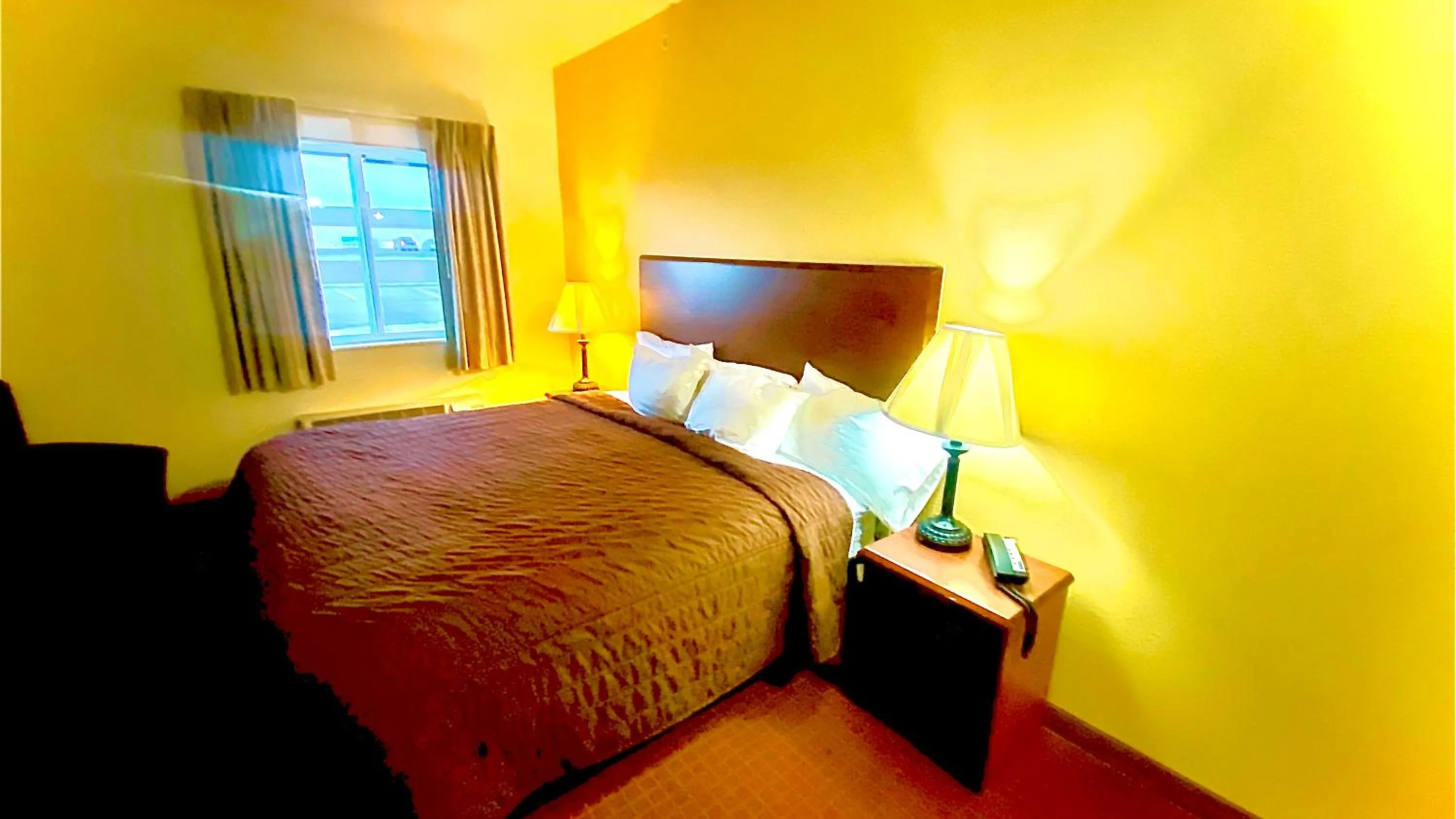 Bed in Park View Inn & Suites, Hoisington