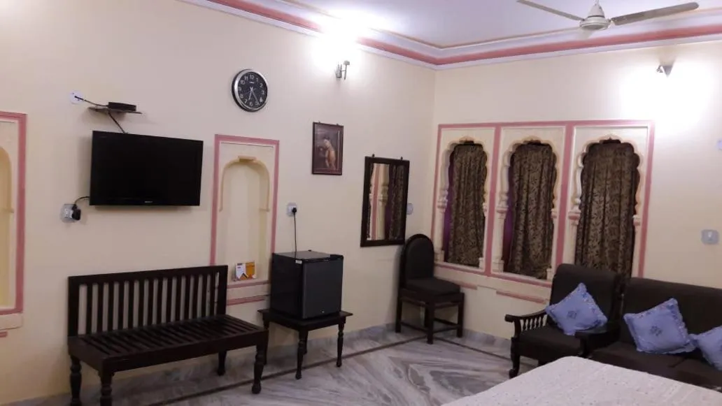 Bed in Palace Fresco