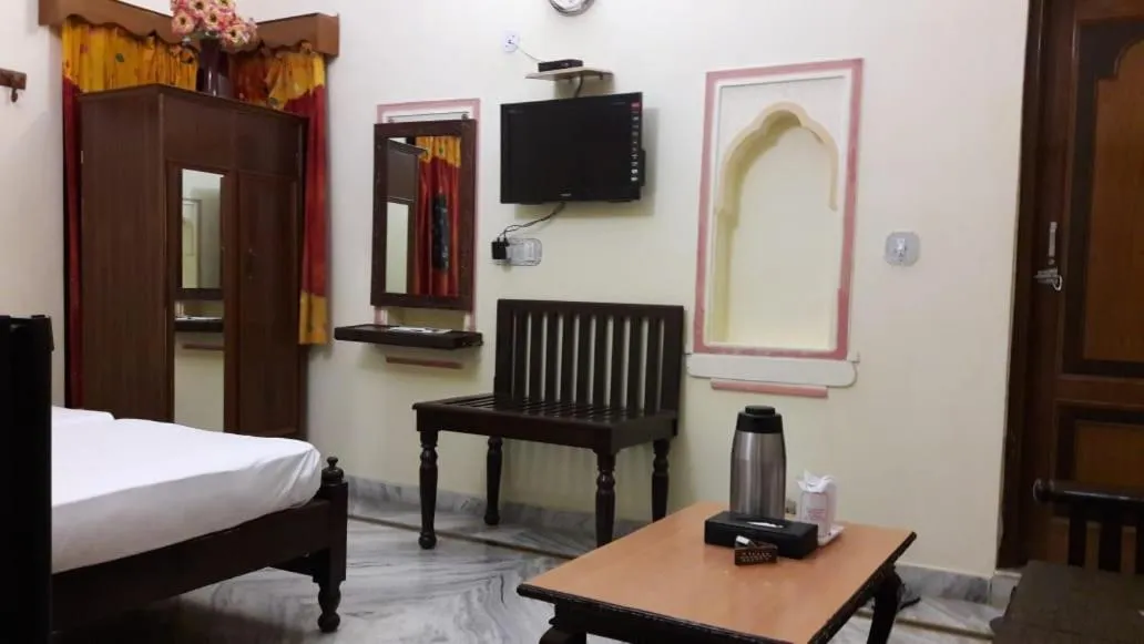 Bed in Palace Fresco