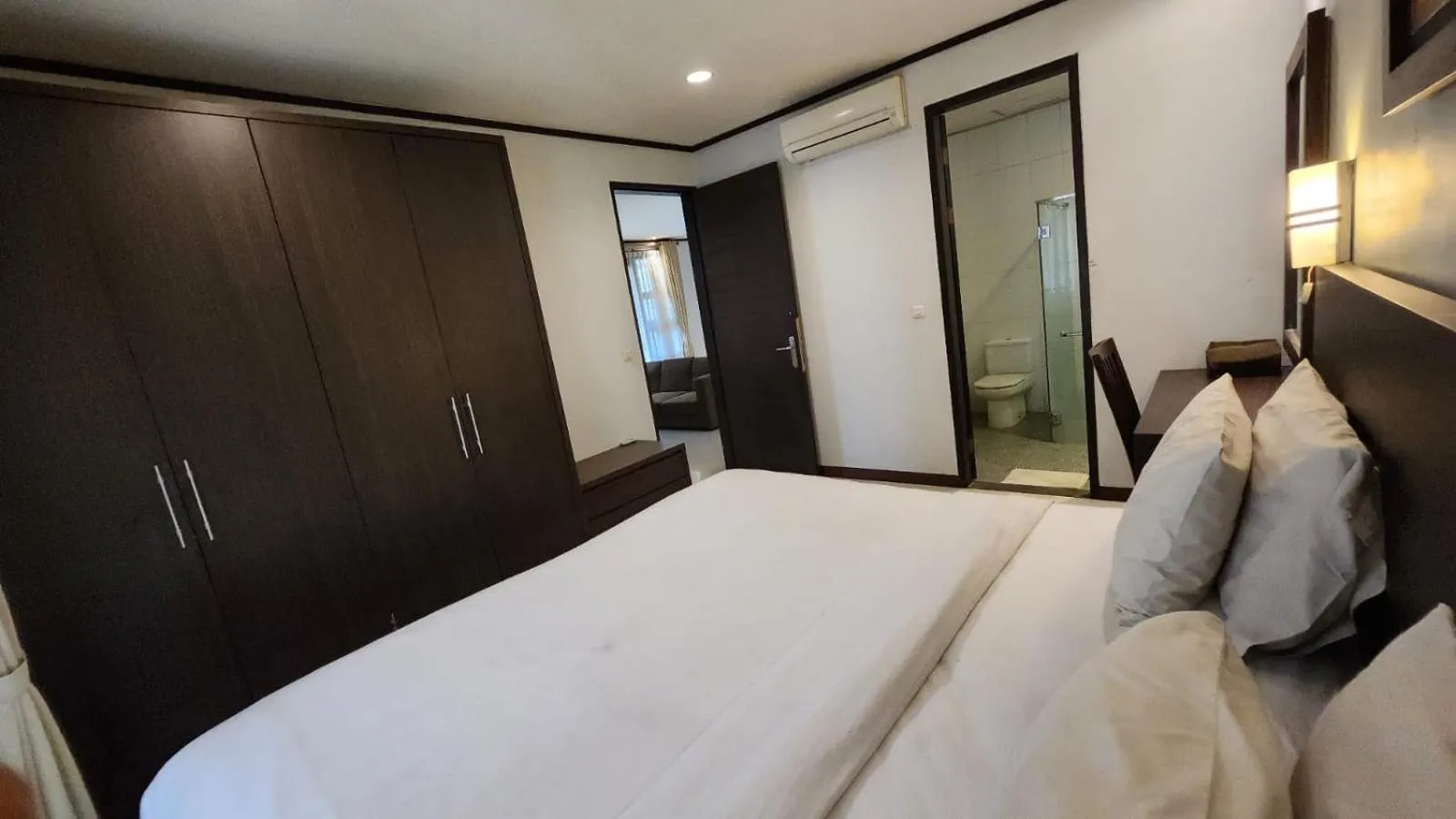 Bathroom, Bed in Summer Hills Hotel & Villas Bandung