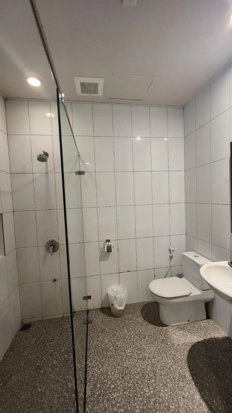 Toilet in Summer Hills Hotel & Villas Bandung