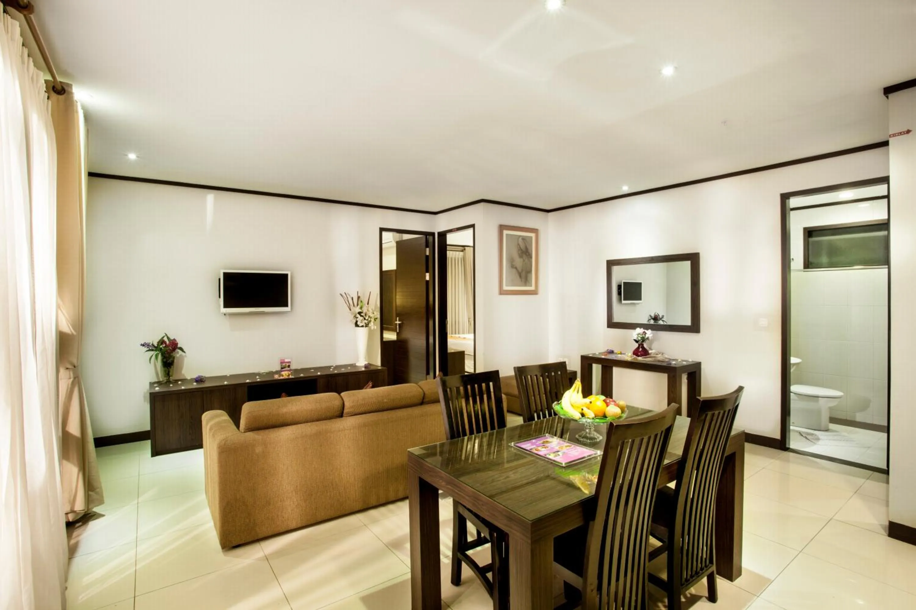 TV and multimedia in Summer Hills Hotel & Villas Bandung