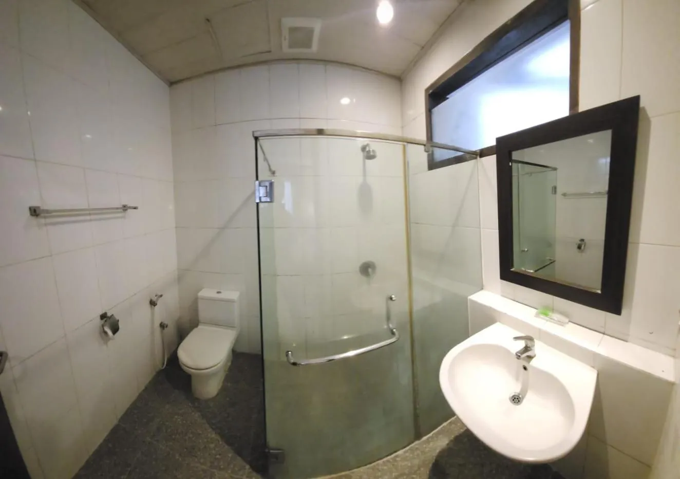 Shower in Summer Hills Hotel & Villas Bandung