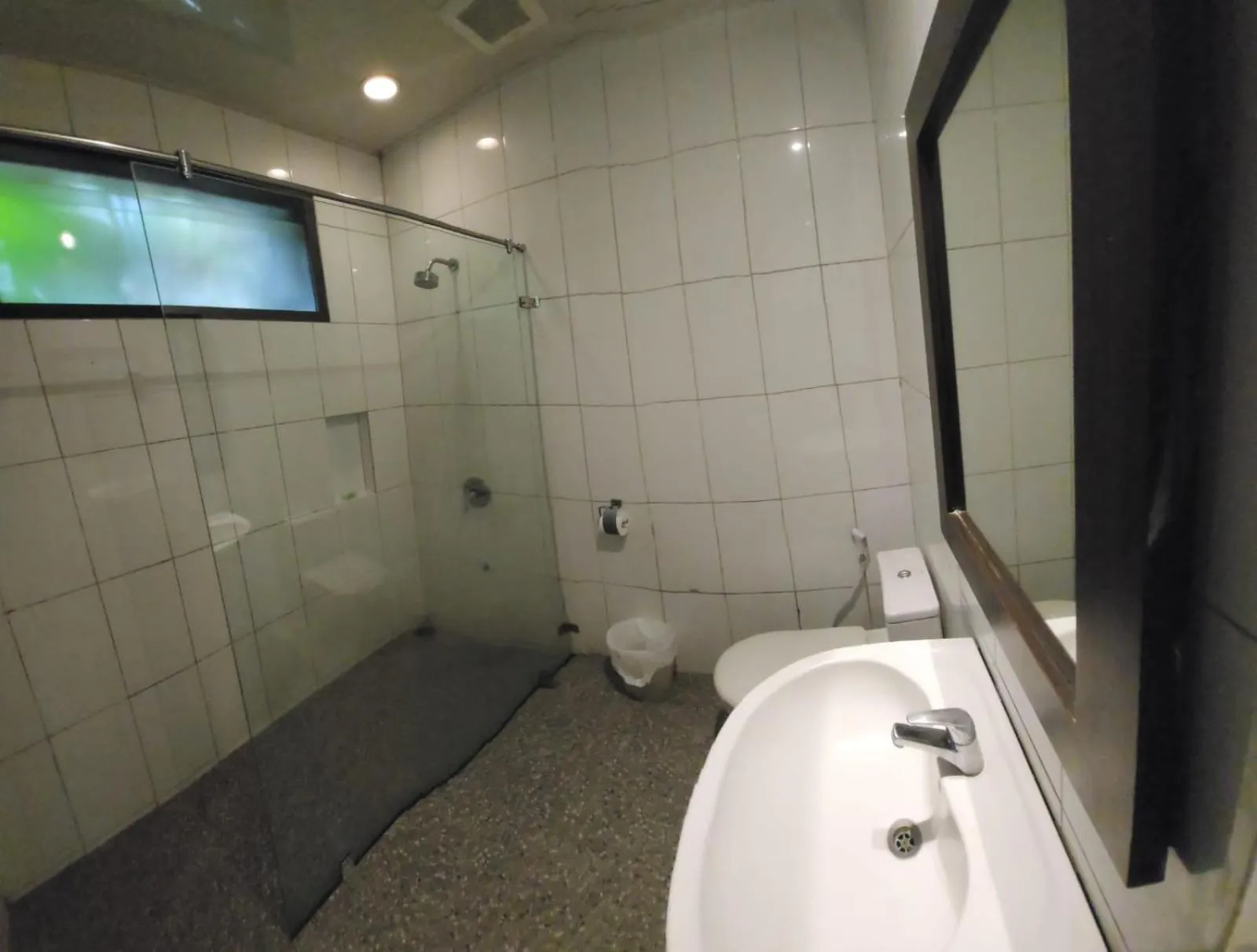 Shower in Summer Hills Hotel & Villas Bandung