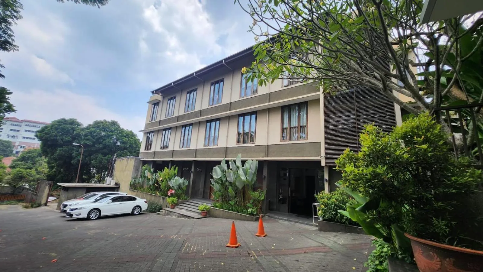 Parking in Summer Hills Hotel & Villas Bandung