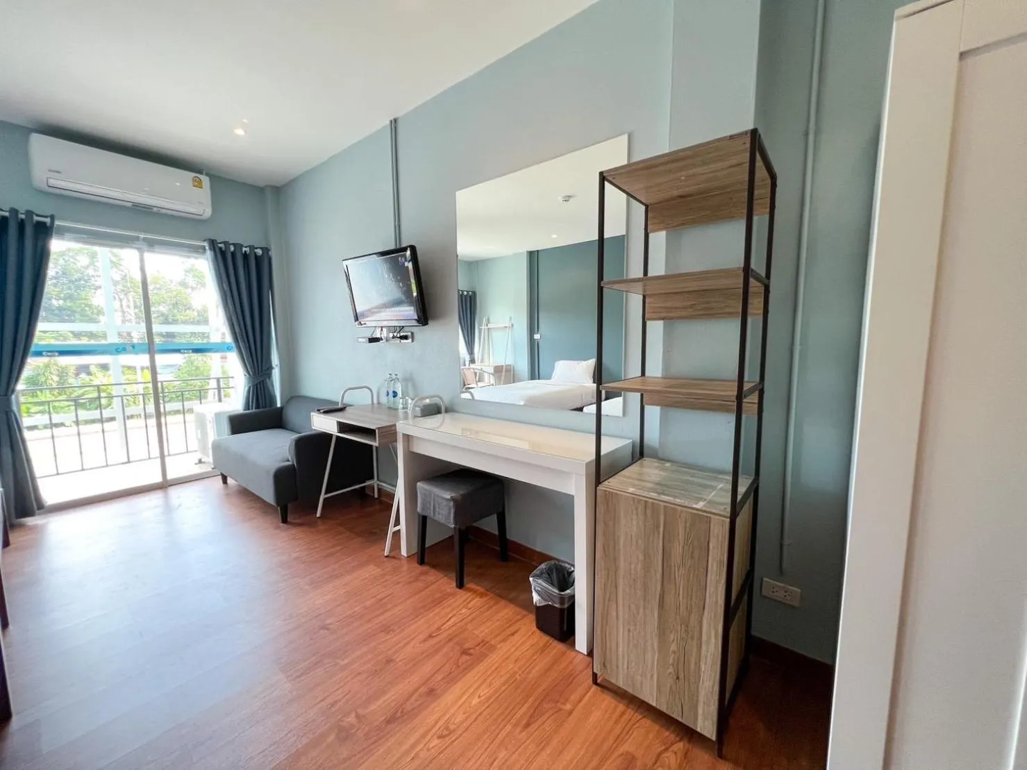 Seating area, Bed in A Hotel Cozy