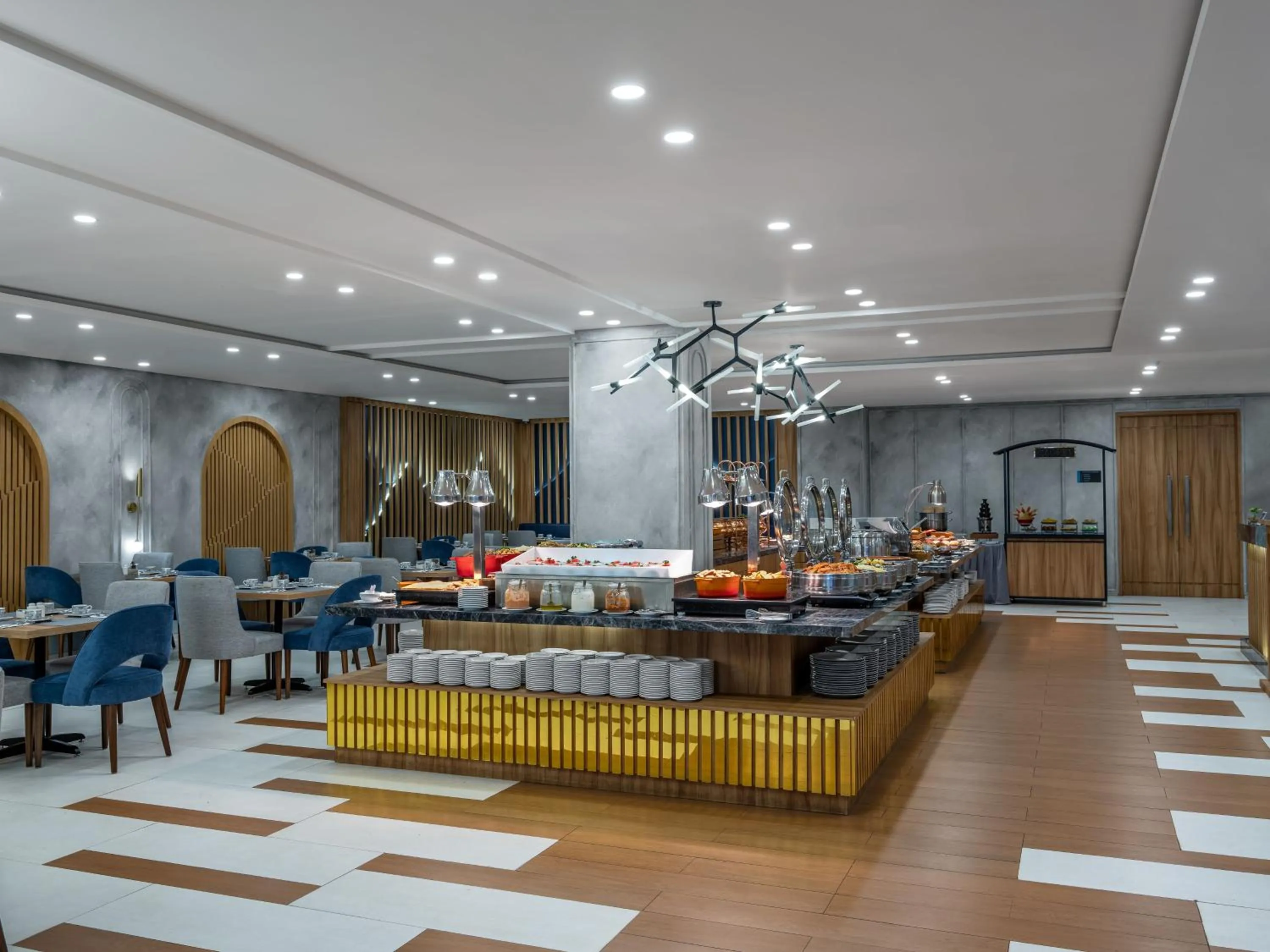 Restaurant/places to eat in Aston Pekalongan Syariah Hotel & Conference Center