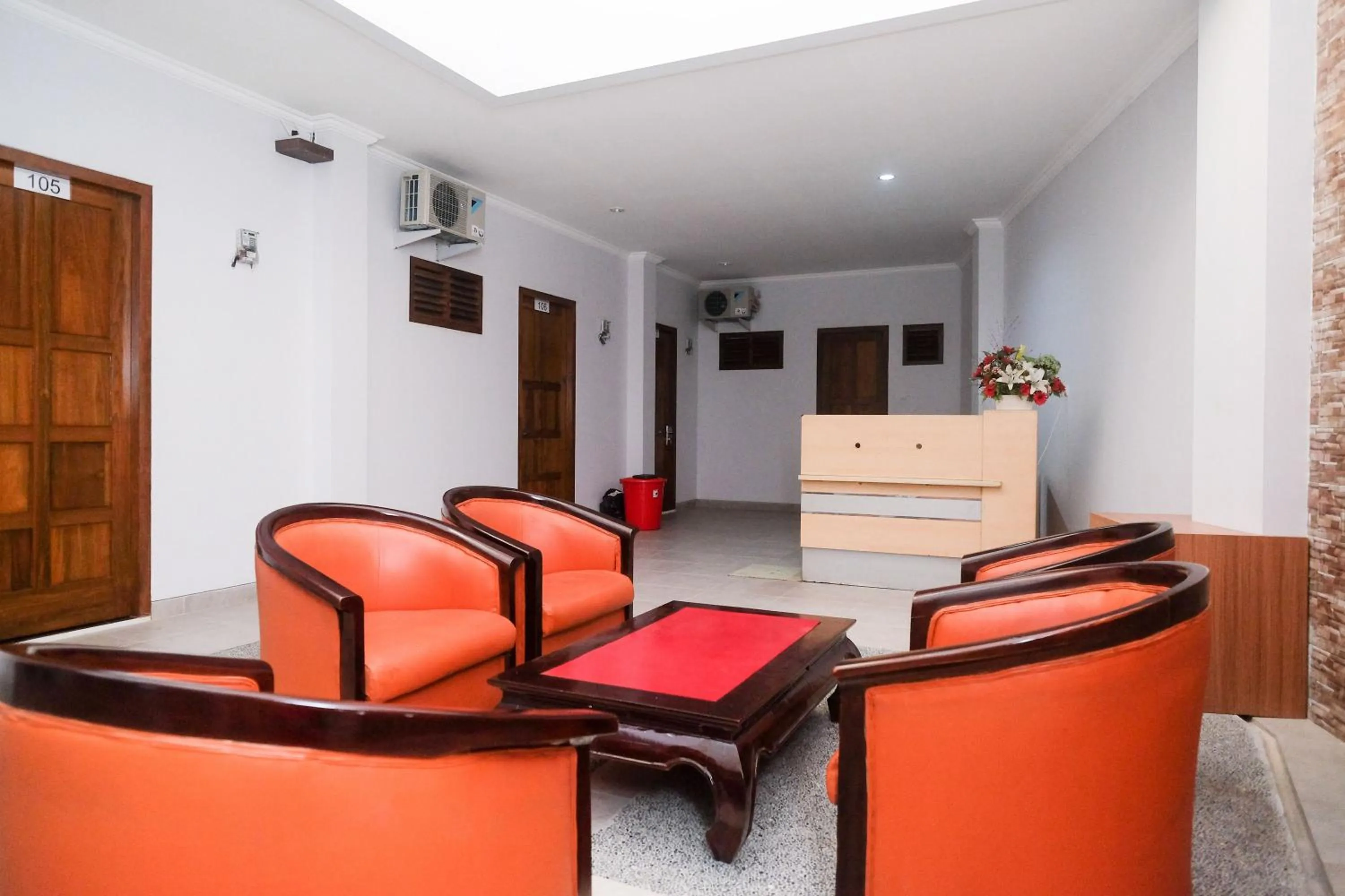 Living room in Urbanview Syariah Loji Arum Stasiun Klaten by RedDoorz