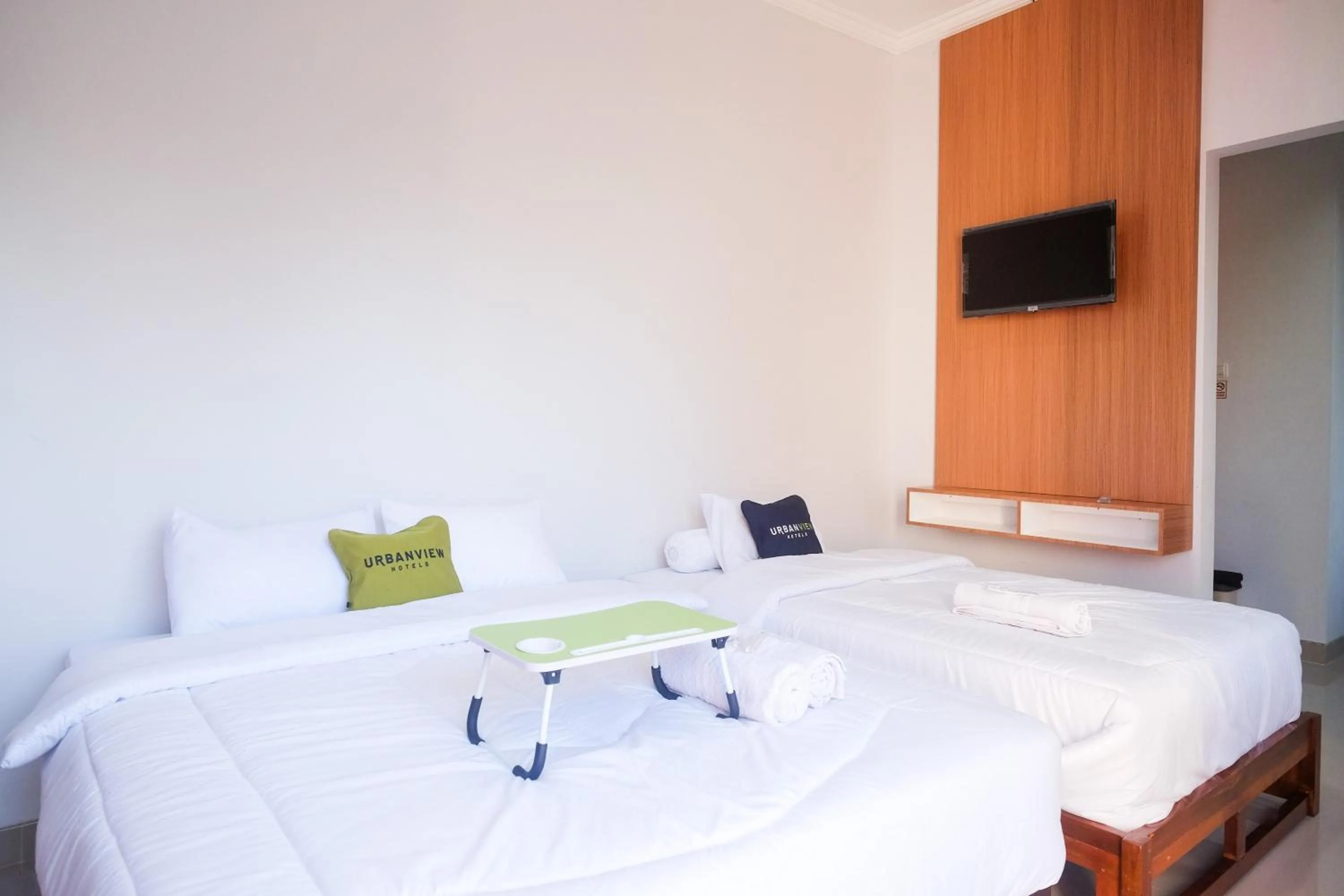 Bed in Urbanview Syariah Loji Arum Stasiun Klaten by RedDoorz