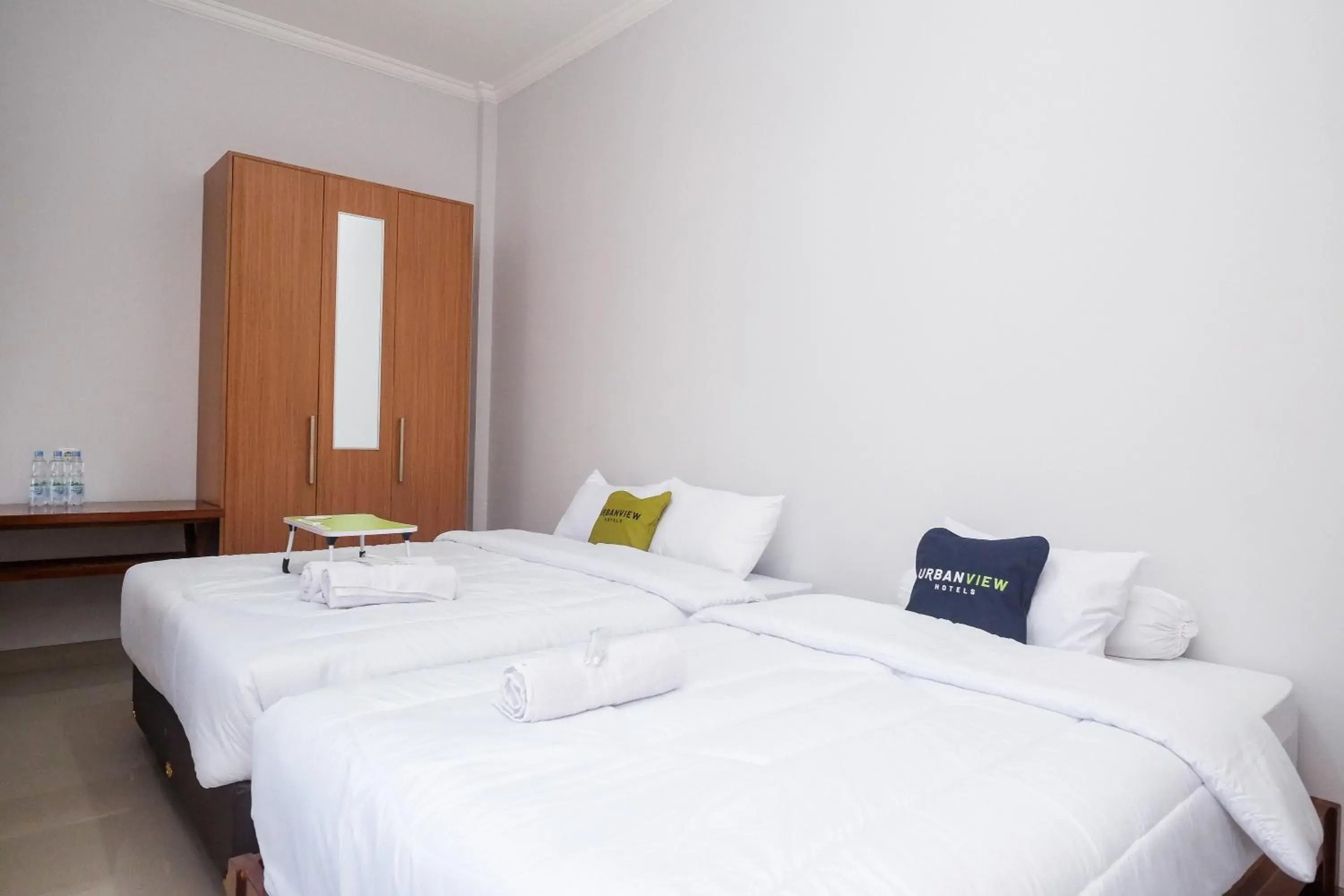 Family Room - single occupancy in Urbanview Syariah Loji Arum Stasiun Klaten by RedDoorz Family Room - single occupancy in Urbanview Syariah Loji Arum Stasiun Klaten by RedDoorz