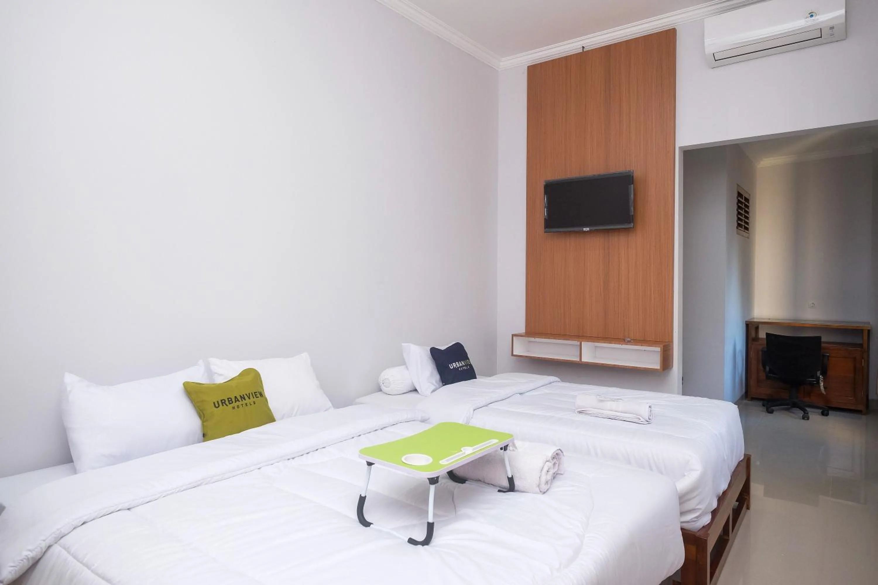 Bed in Urbanview Syariah Loji Arum Stasiun Klaten by RedDoorz