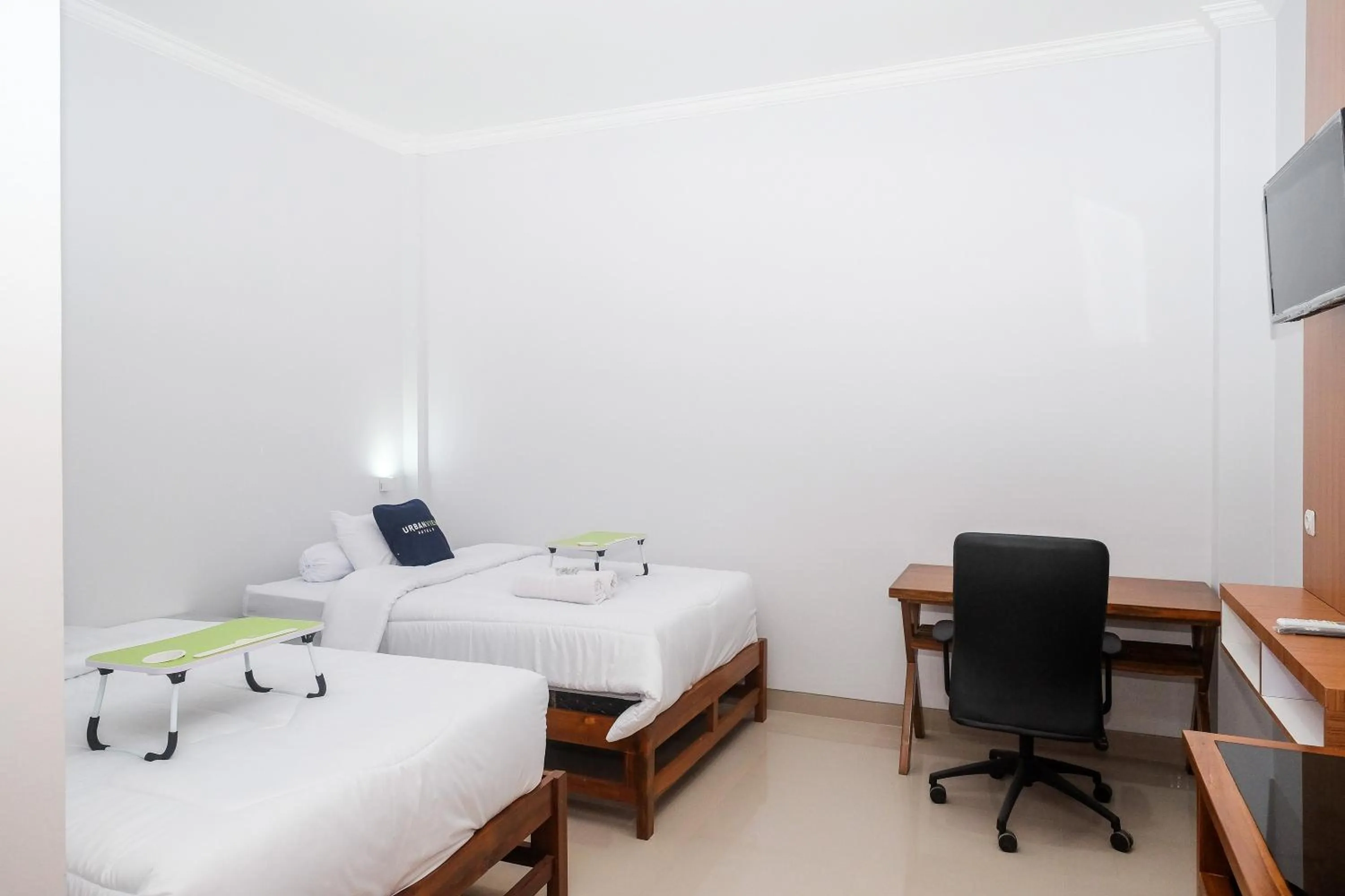 Bed in Urbanview Syariah Loji Arum Stasiun Klaten by RedDoorz