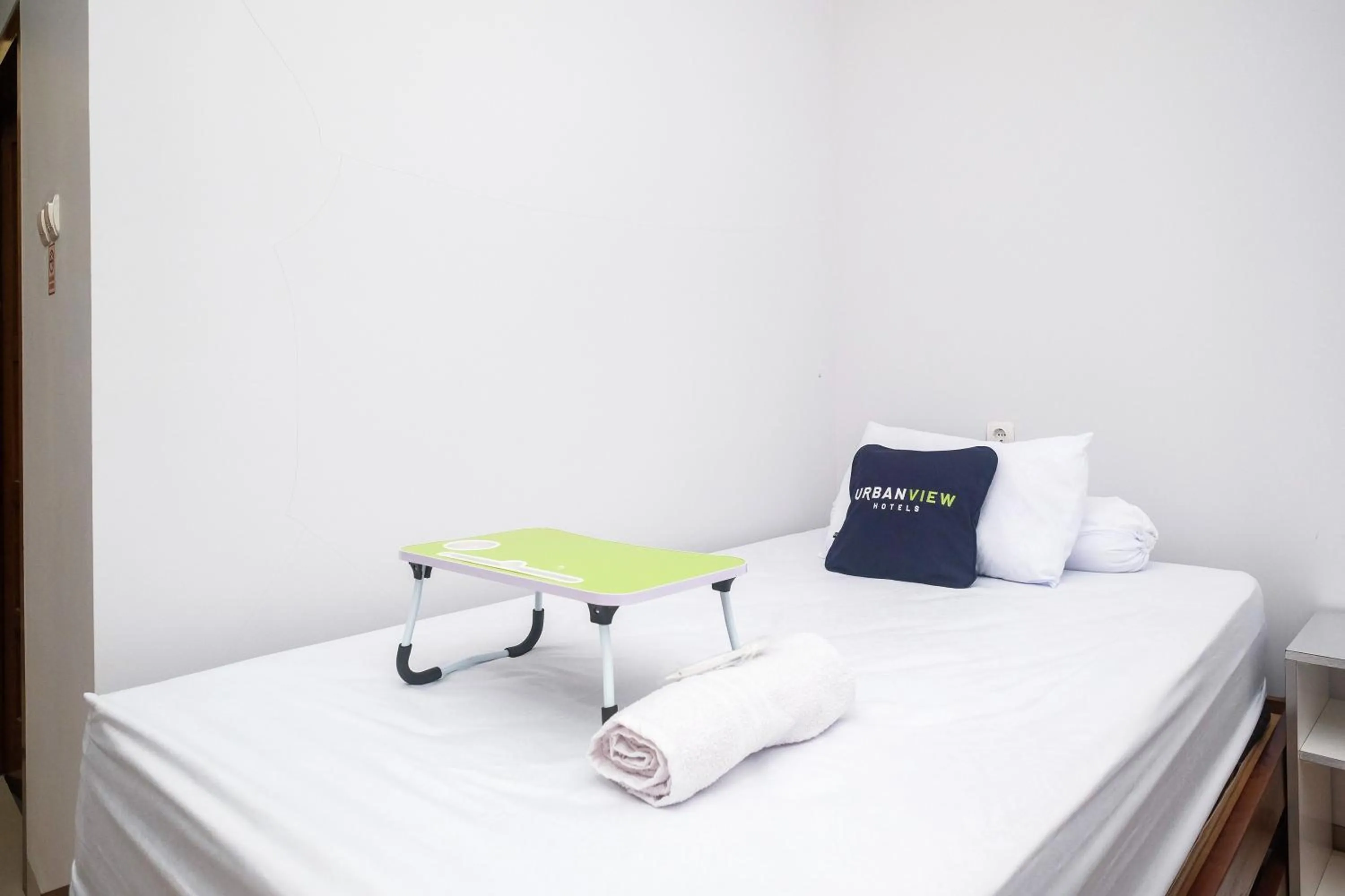 Bed in Urbanview Syariah Loji Arum Stasiun Klaten by RedDoorz