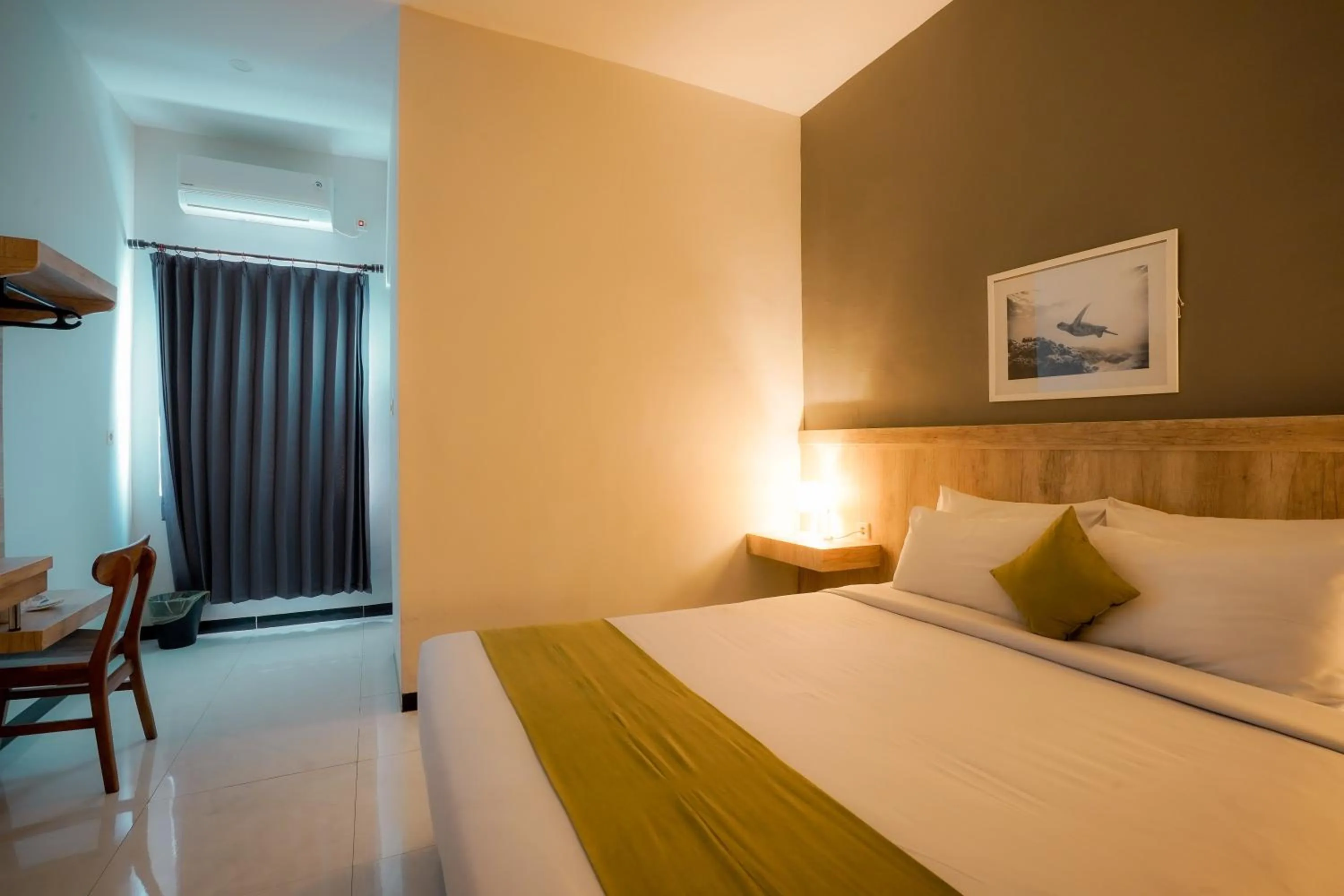 Bed in El Ora Hotel & Eatery Labuan Bajo