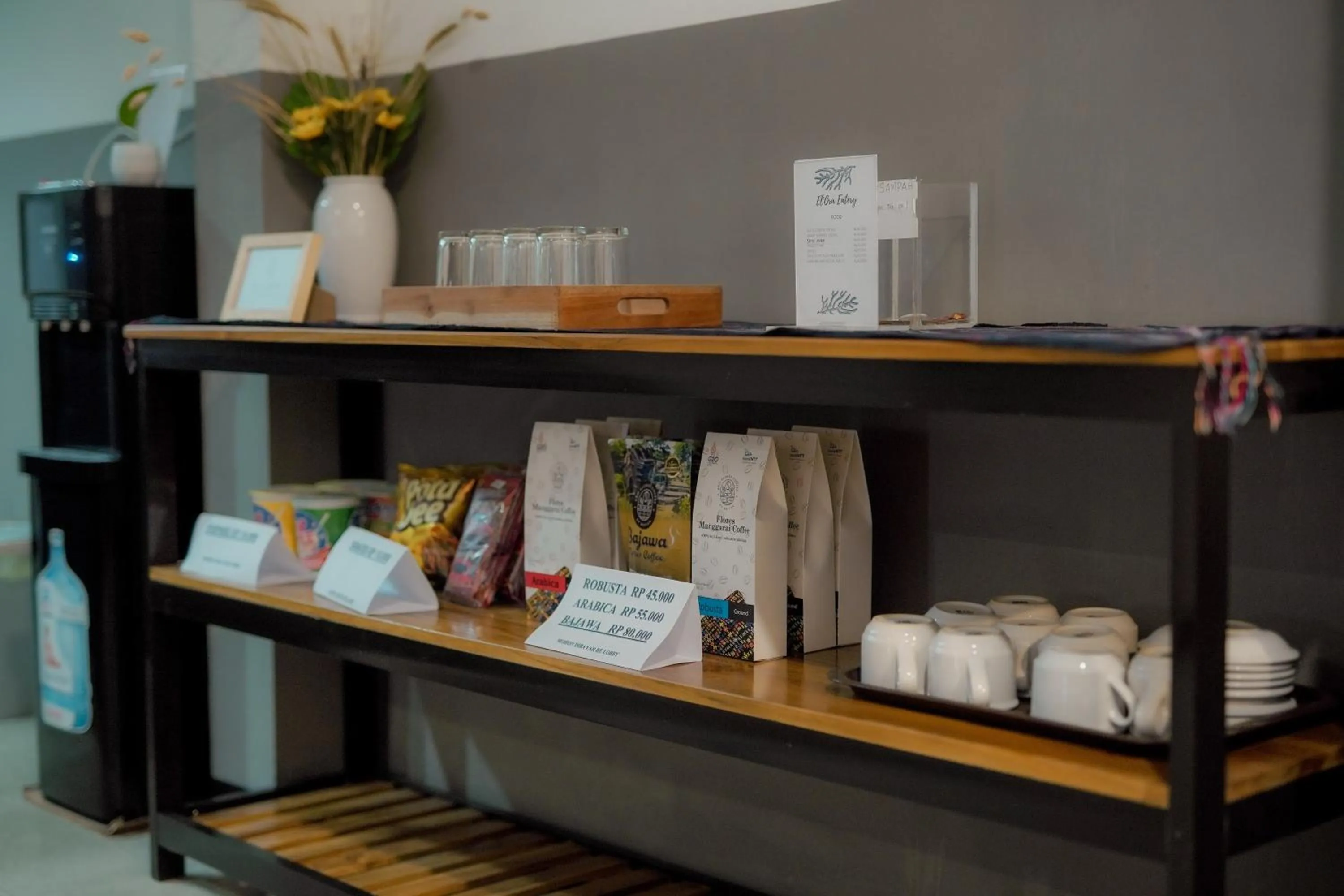 Coffee/tea facilities in El Ora Hotel & Eatery Labuan Bajo