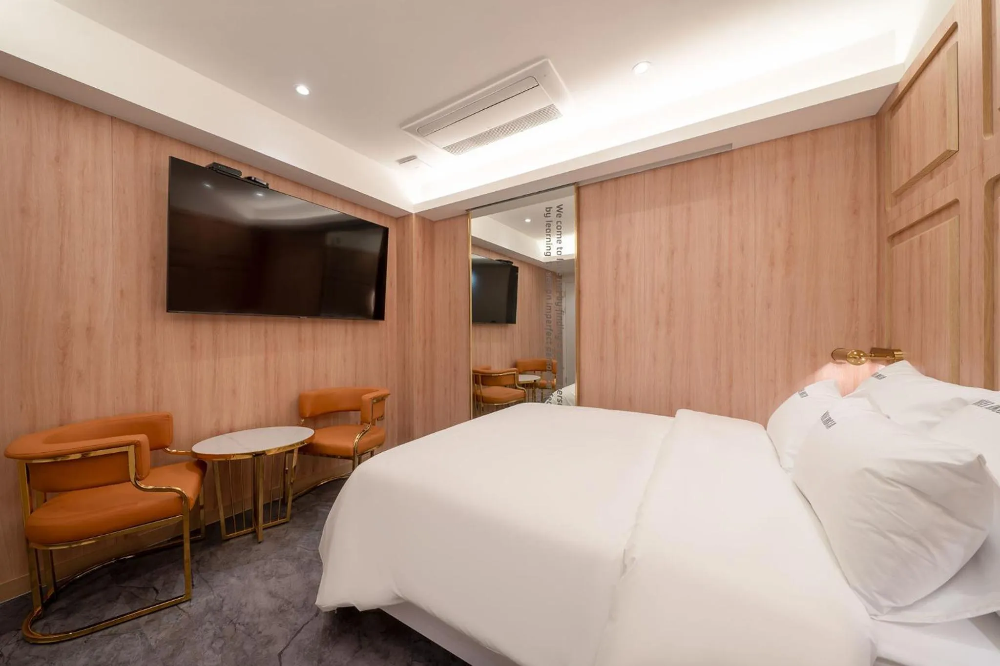 Bed in Suwon Hotel Insta