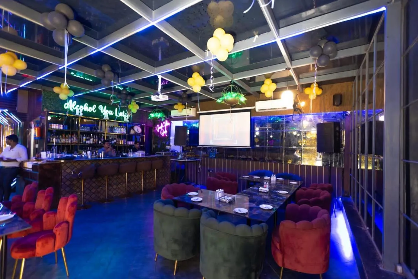 Restaurant/places to eat in TUNIGHT