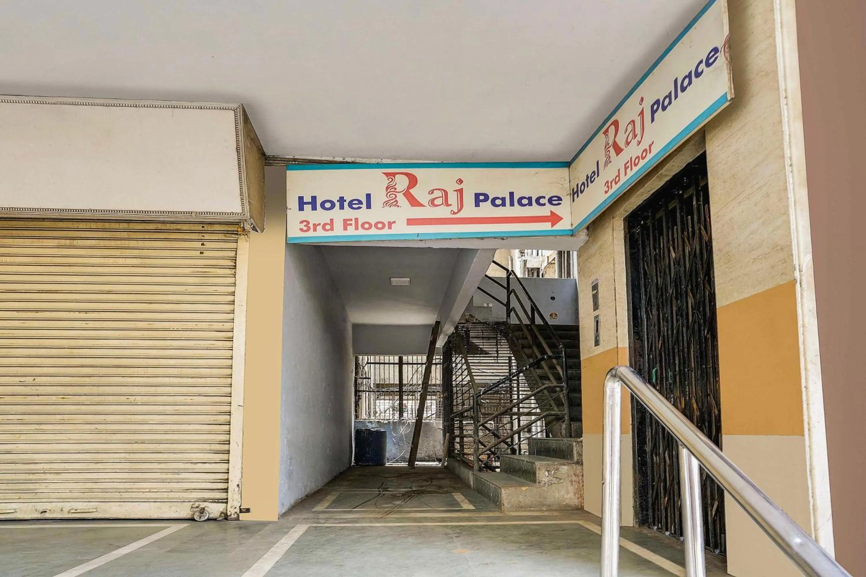 Facade/entrance in OYO Flagship Hotel Raj