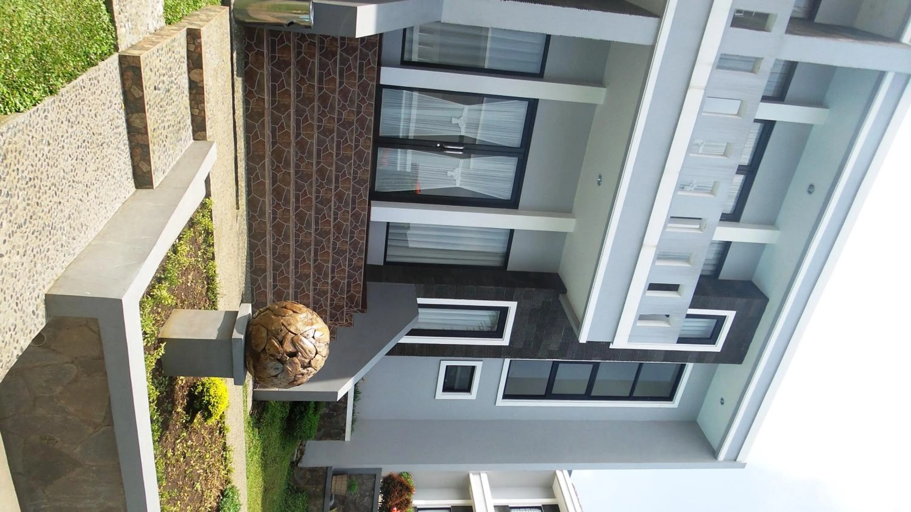 Facade/entrance in Osmond Villa Resort