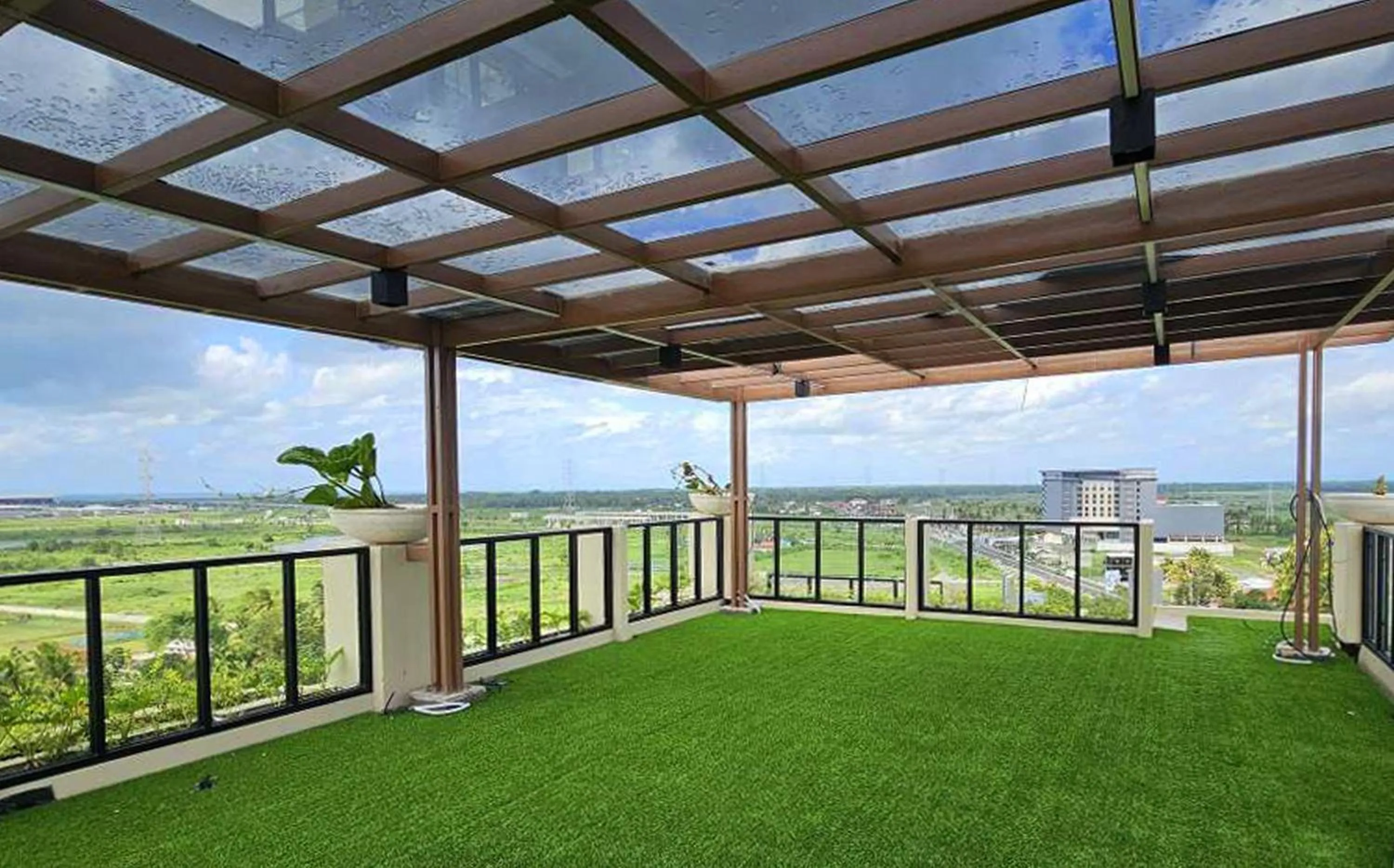 Swimming pool in Swiss-Belhotel Airport Yogyakarta