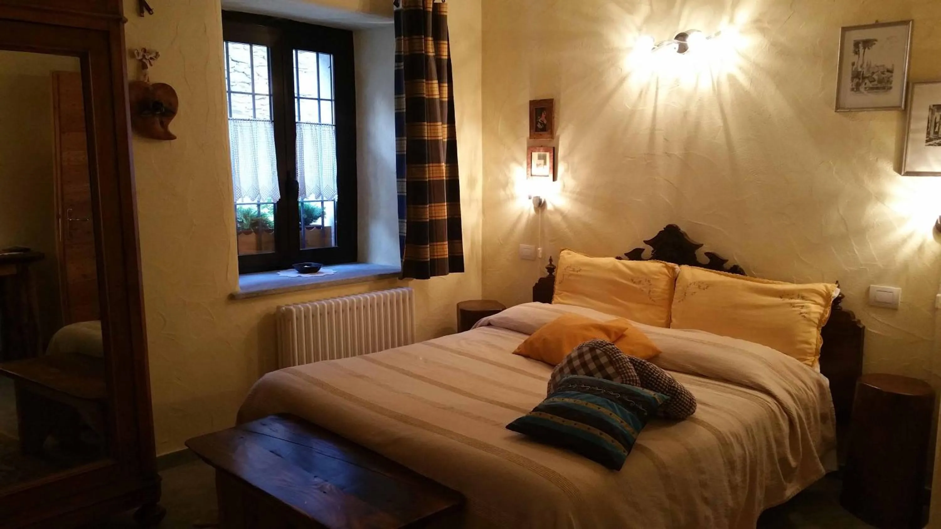 Bed in Maison Du-Noyer Chambres et Tables d'Hotes