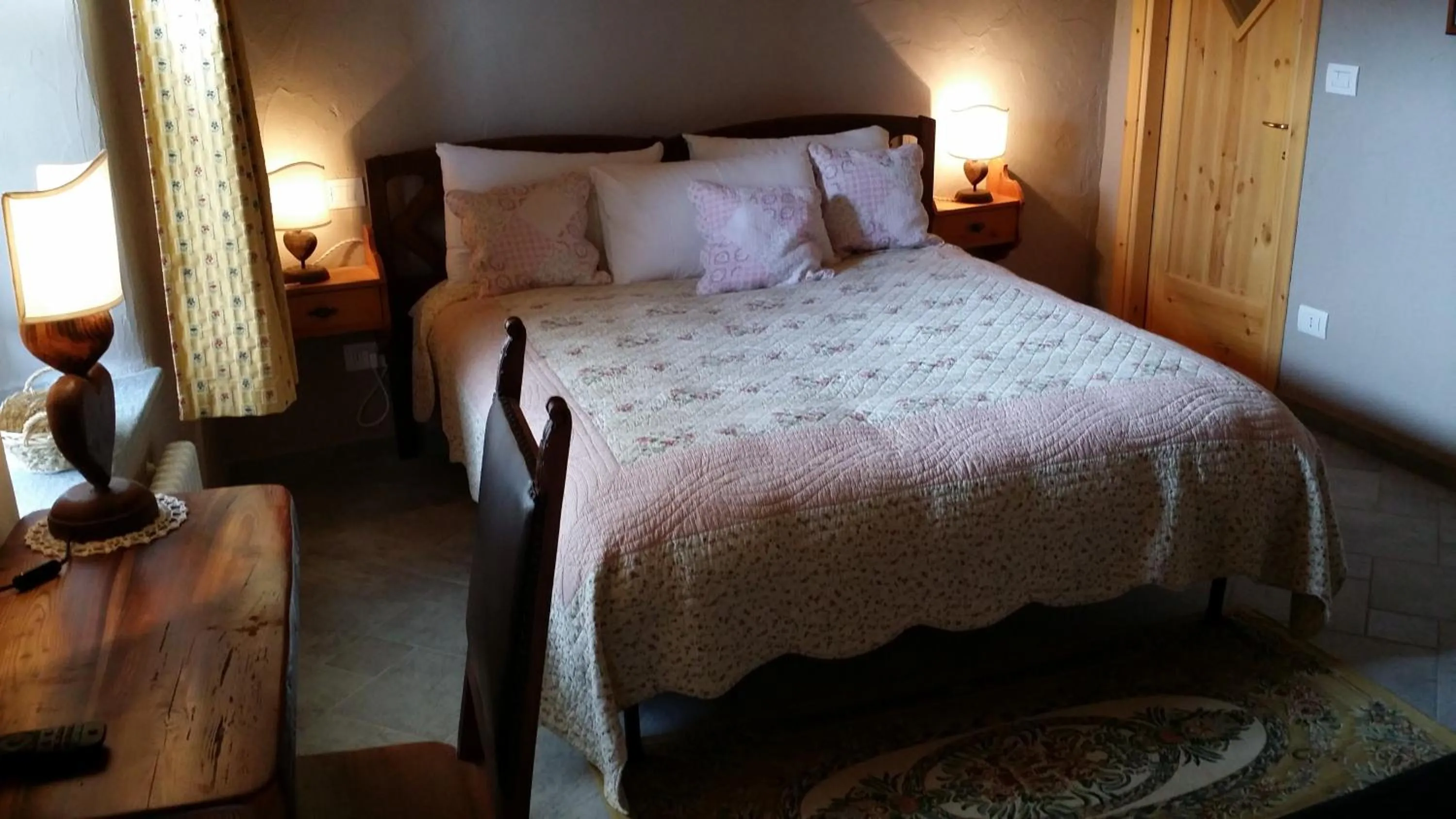 Bed in Maison Du-Noyer Chambres et Tables d'Hotes