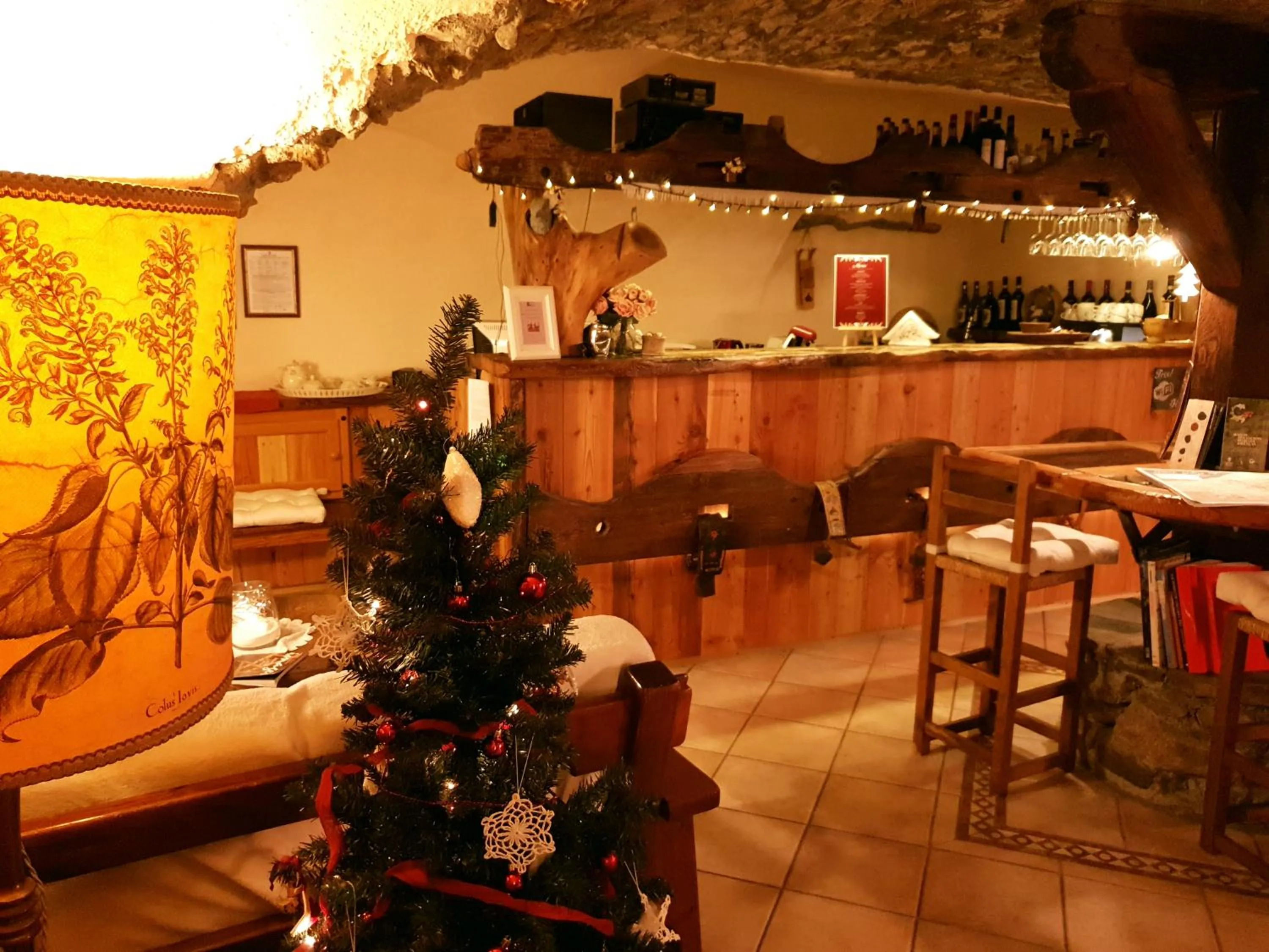 Restaurant/places to eat in Maison Du-Noyer Chambres et Tables d'Hotes