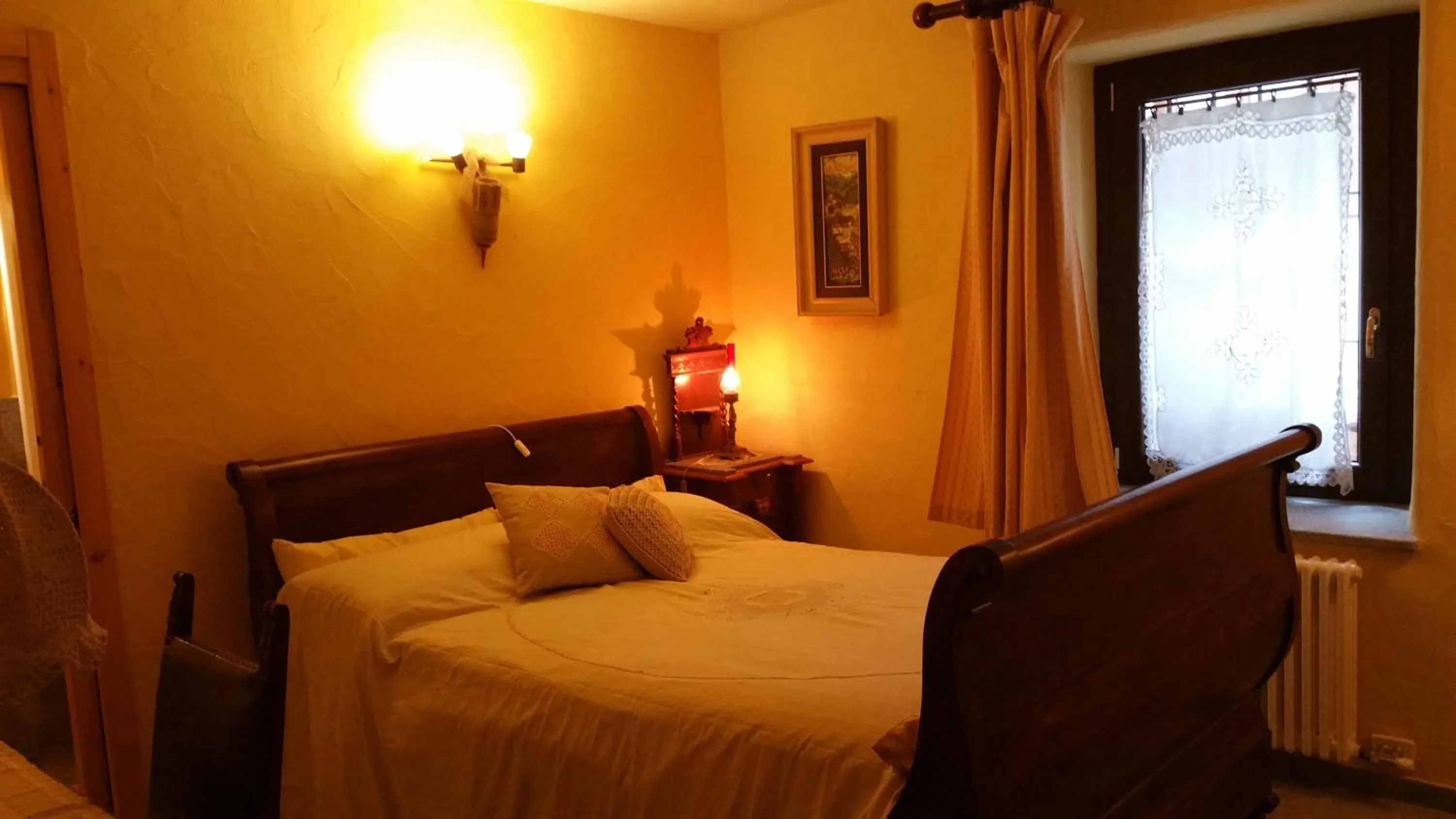 Bed in Maison Du-Noyer Chambres et Tables d'Hotes