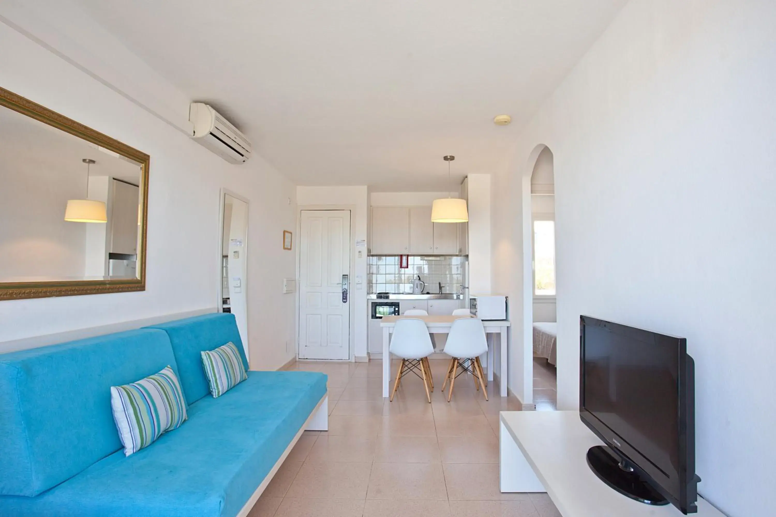 Basic Two-Bedroom Apartment in Seth Isla Paraiso Basic Two-Bedroom Apartment in Seth Isla Paraiso