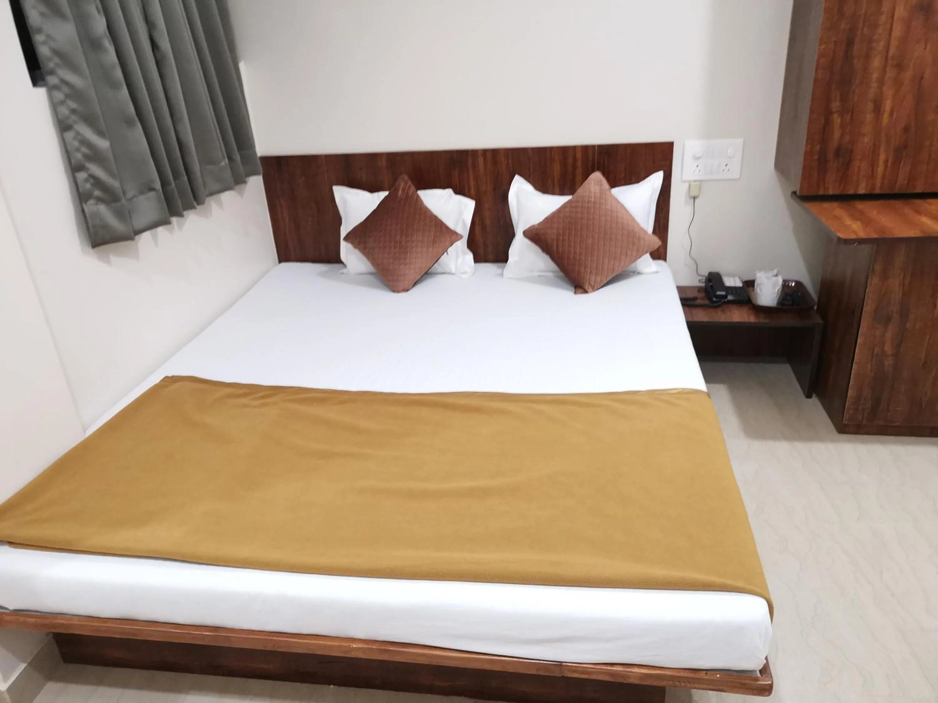 Bed in Hotel Darshan Grand