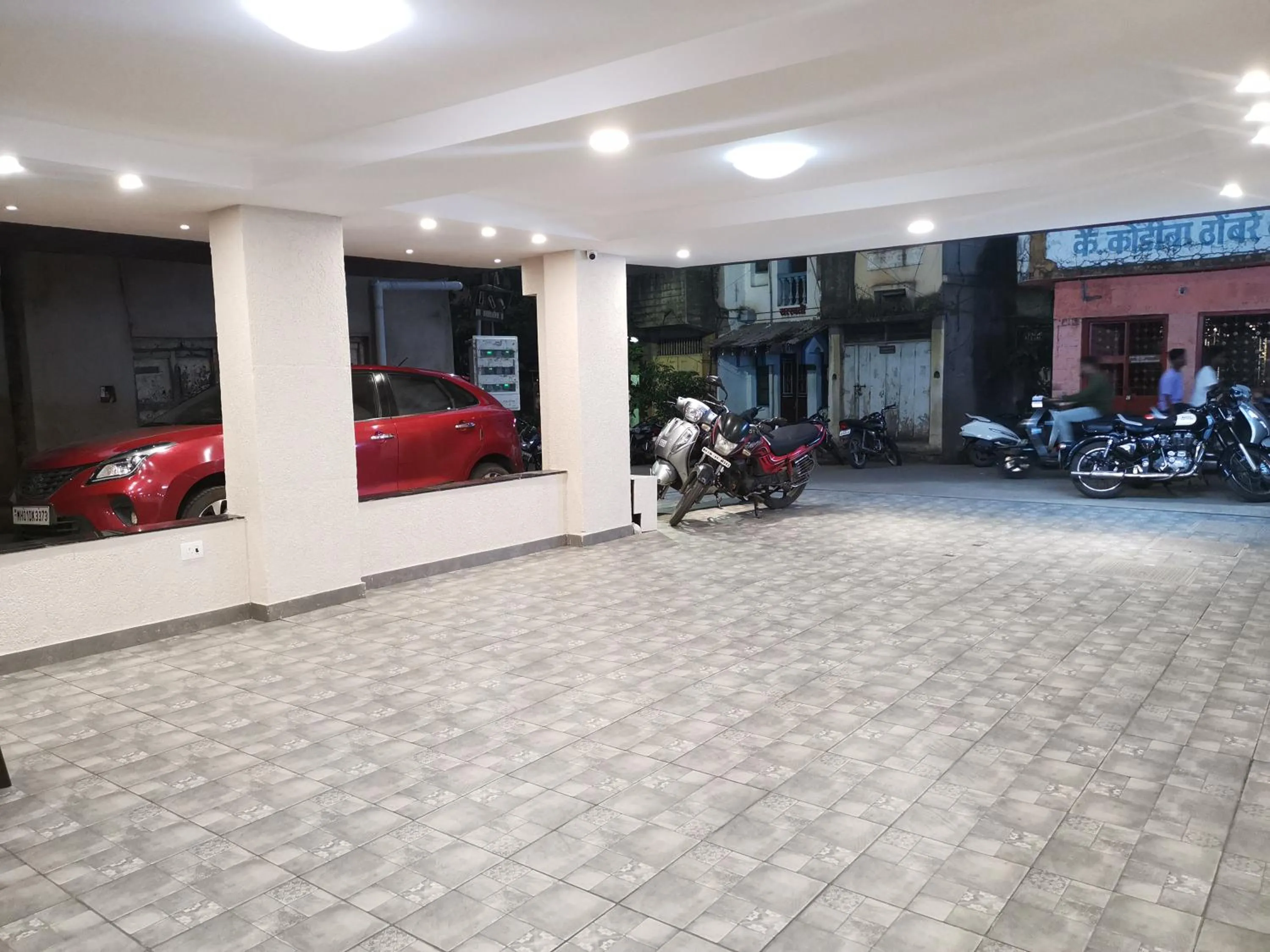 Facade/entrance in Hotel Darshan Grand