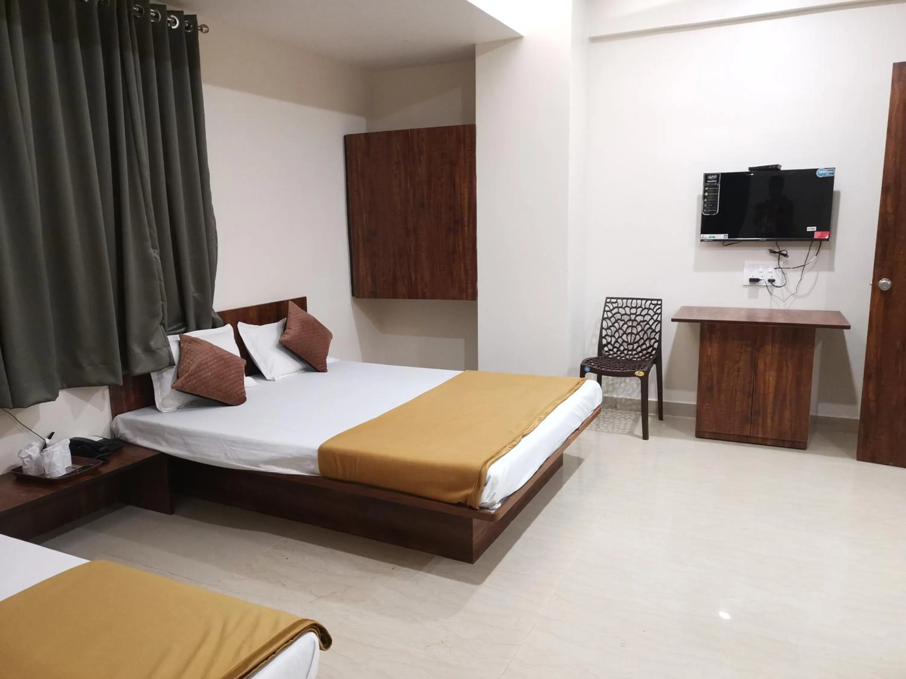 TV and multimedia, Bed in Hotel Darshan Grand