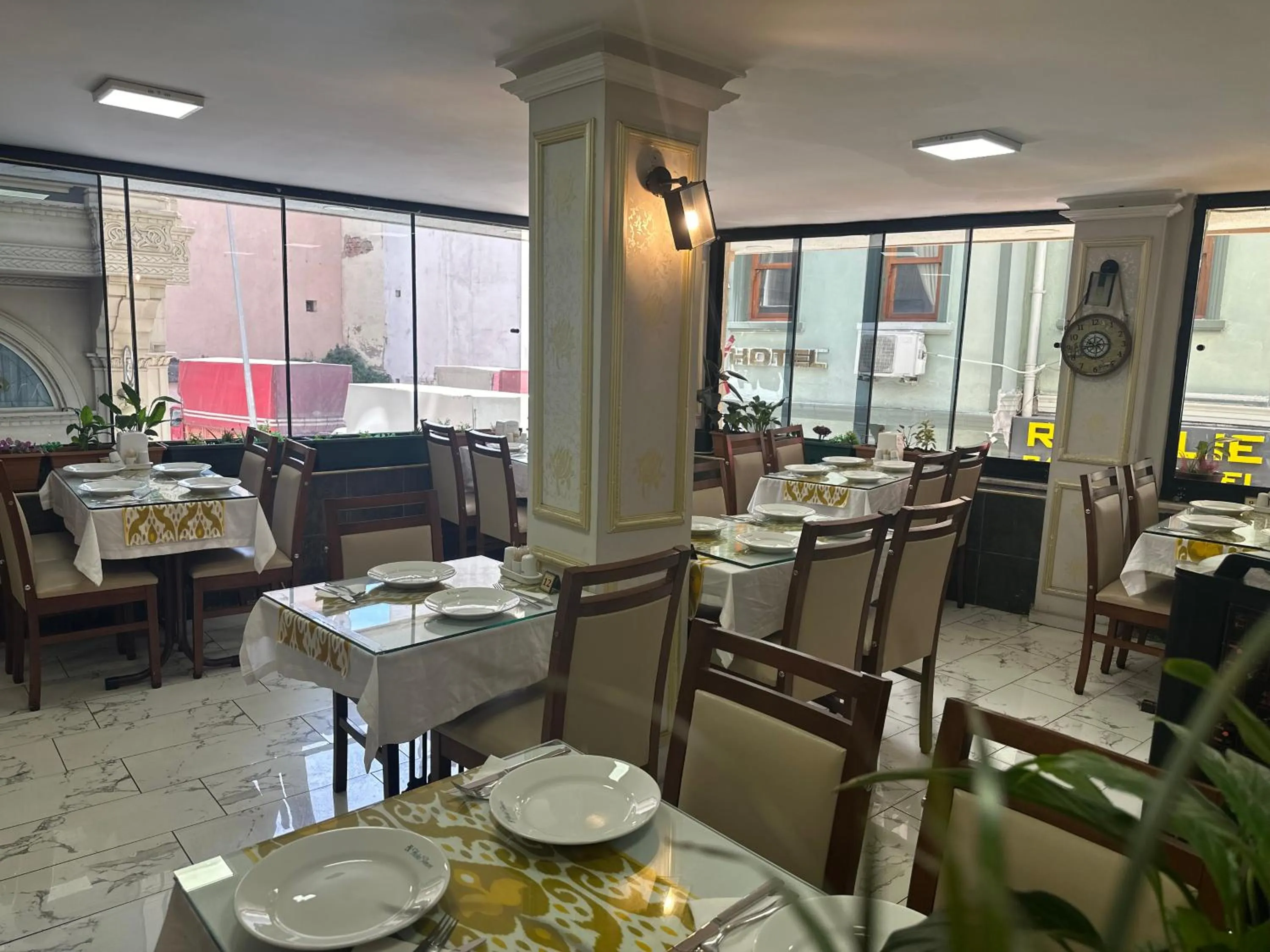 Restaurant/places to eat in Amore Hotel Istanbul