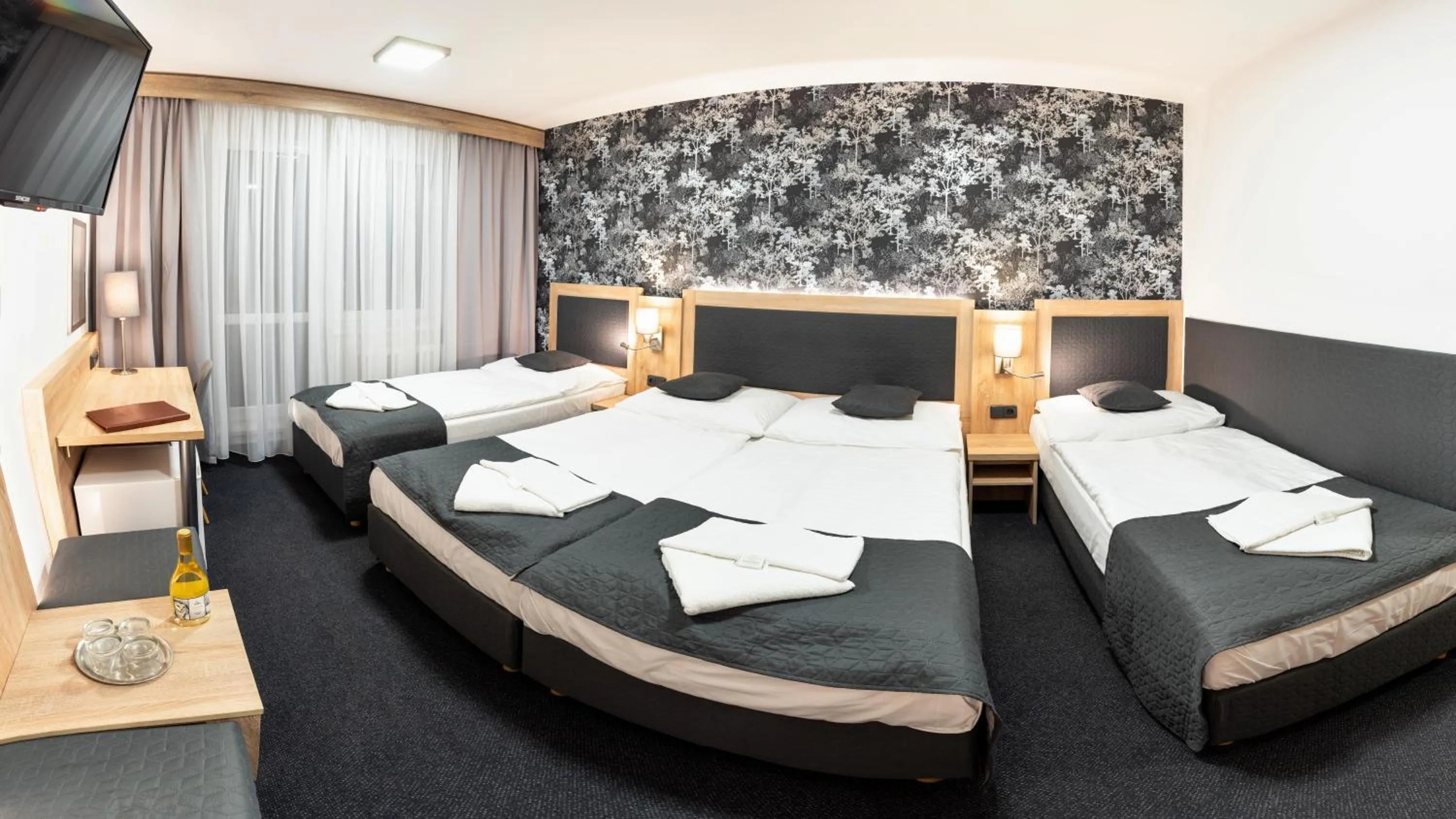 Bedroom, Bed in Hotel Kamzík ***