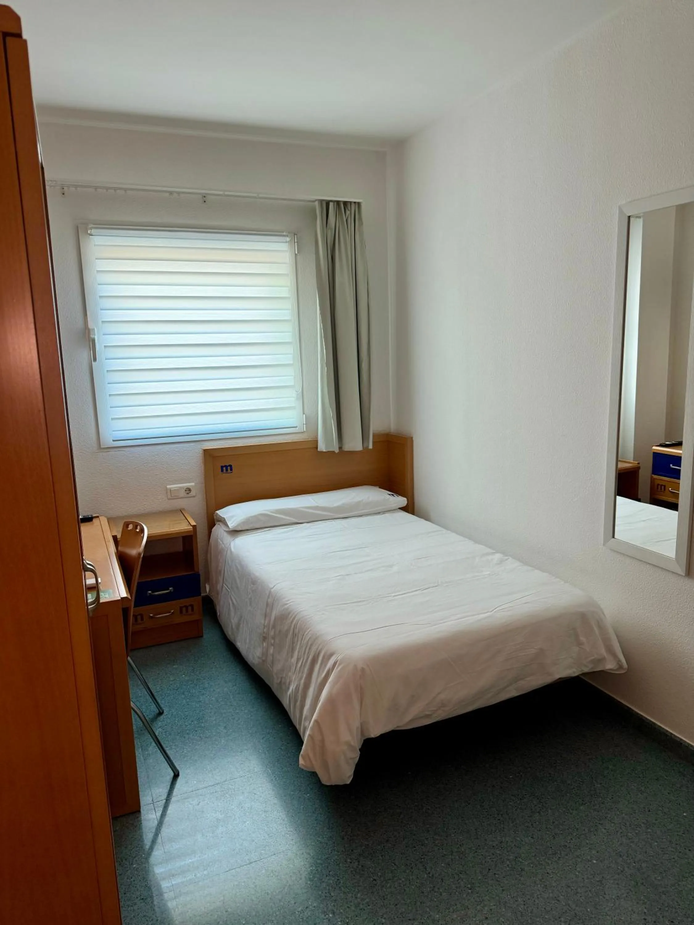 Bedroom, Bed in ResMed