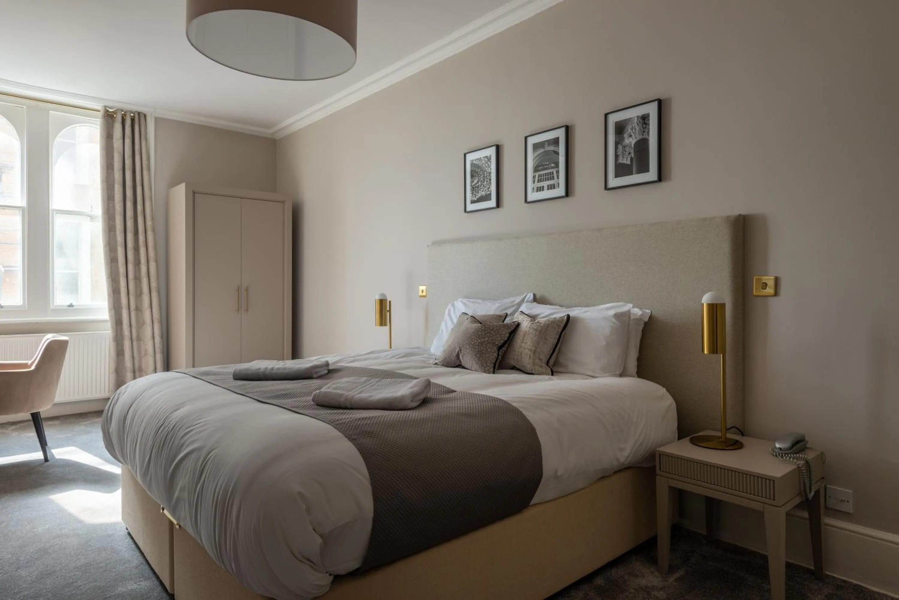 Bedroom, Bed in The Burlington