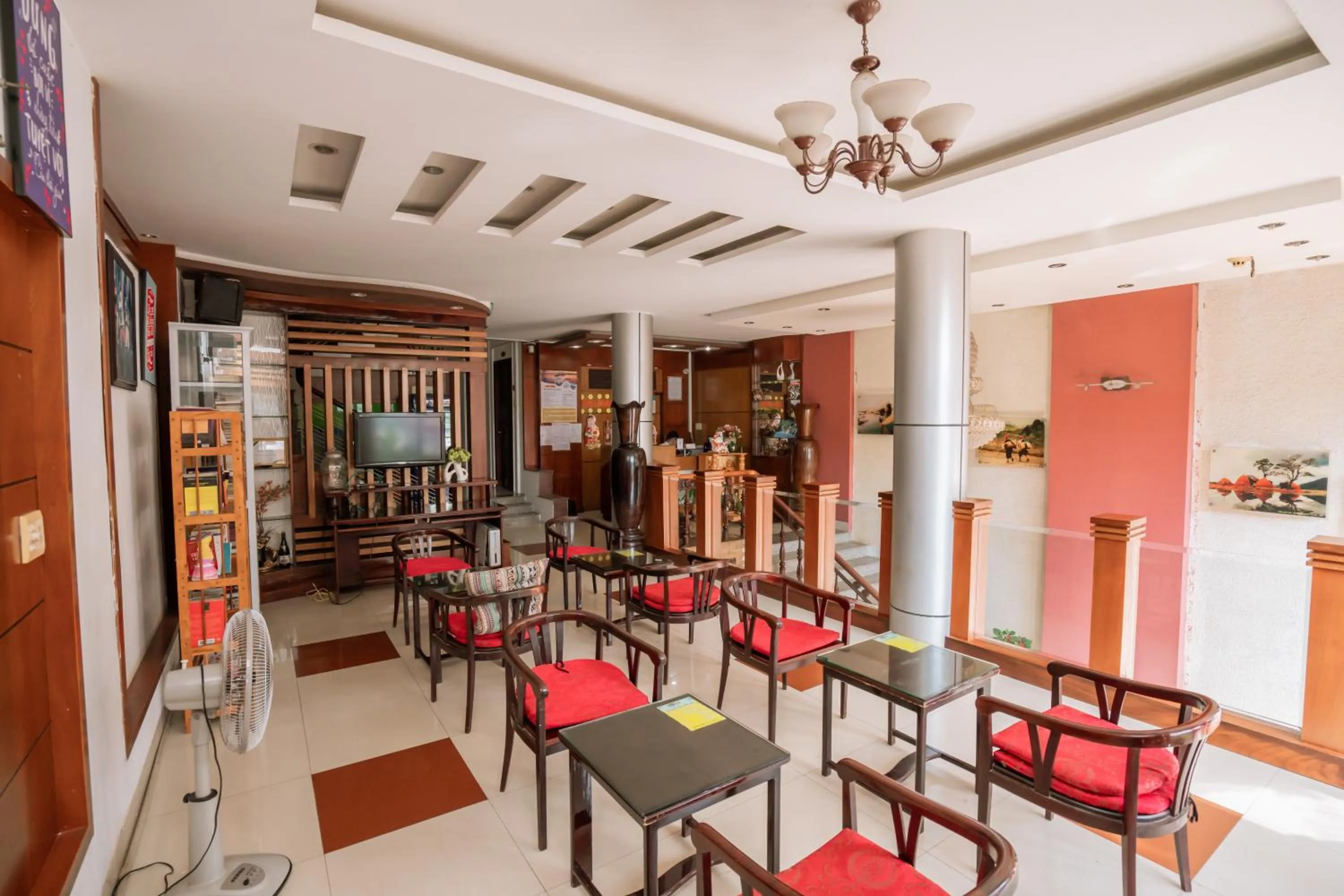 Restaurant/places to eat in Triệu Vũ Hotel & Apartment