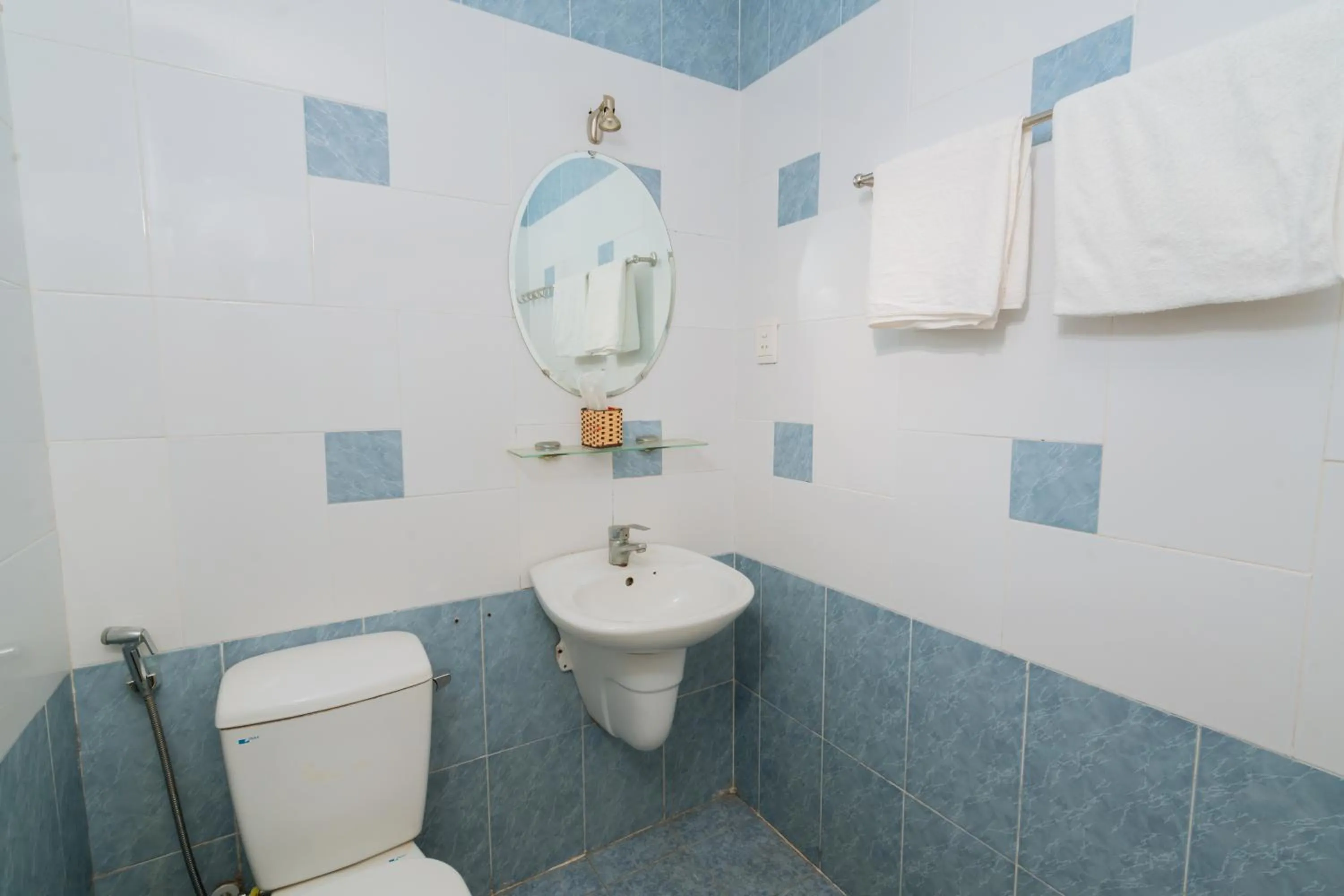 Shower in Triệu Vũ Hotel & Apartment