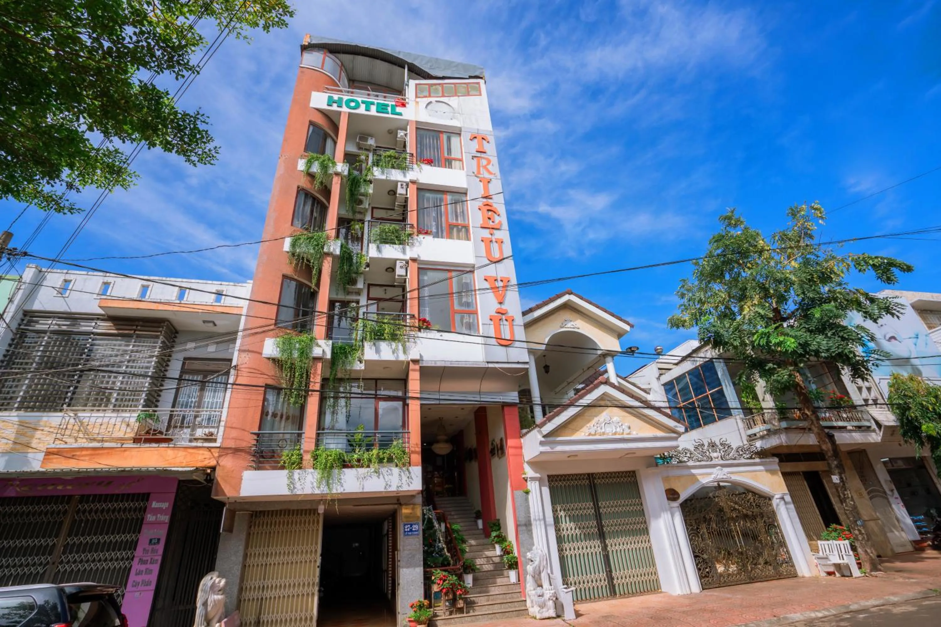 Property building in Triệu Vũ Hotel & Apartment