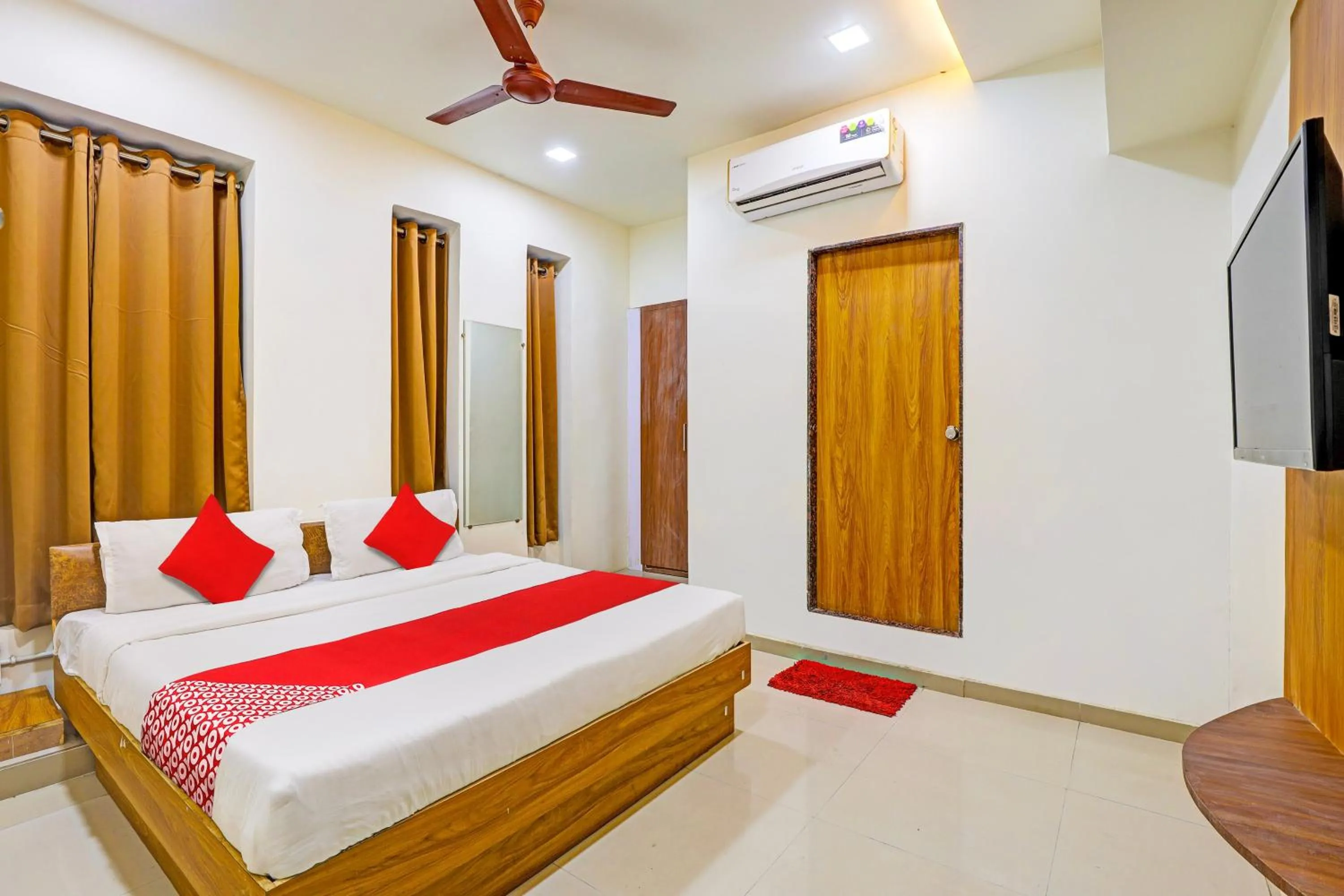 Bedroom in Hotel Madhav,Ahmedabad