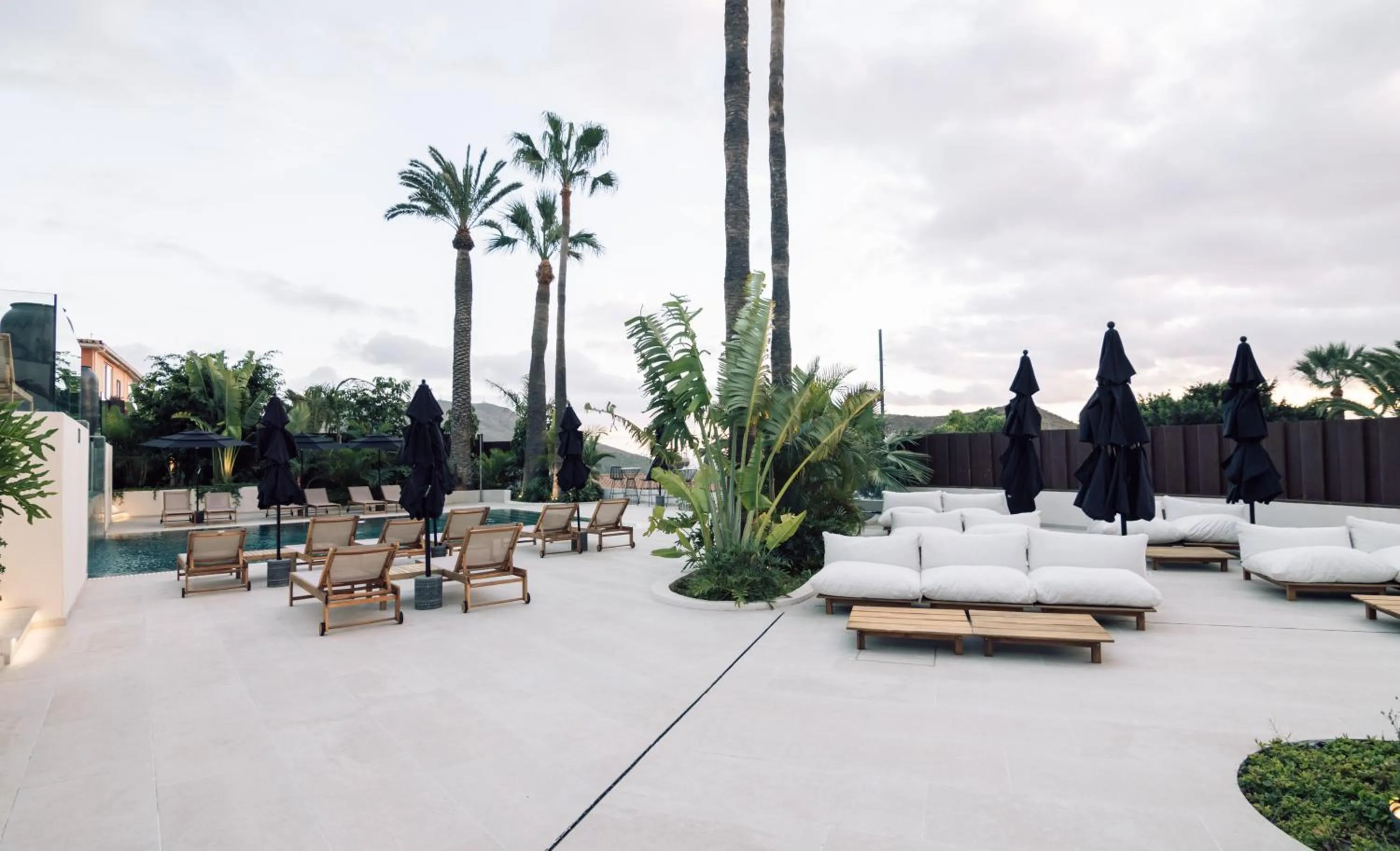 Lounge or bar in Hotel Estefania Boutique Suites