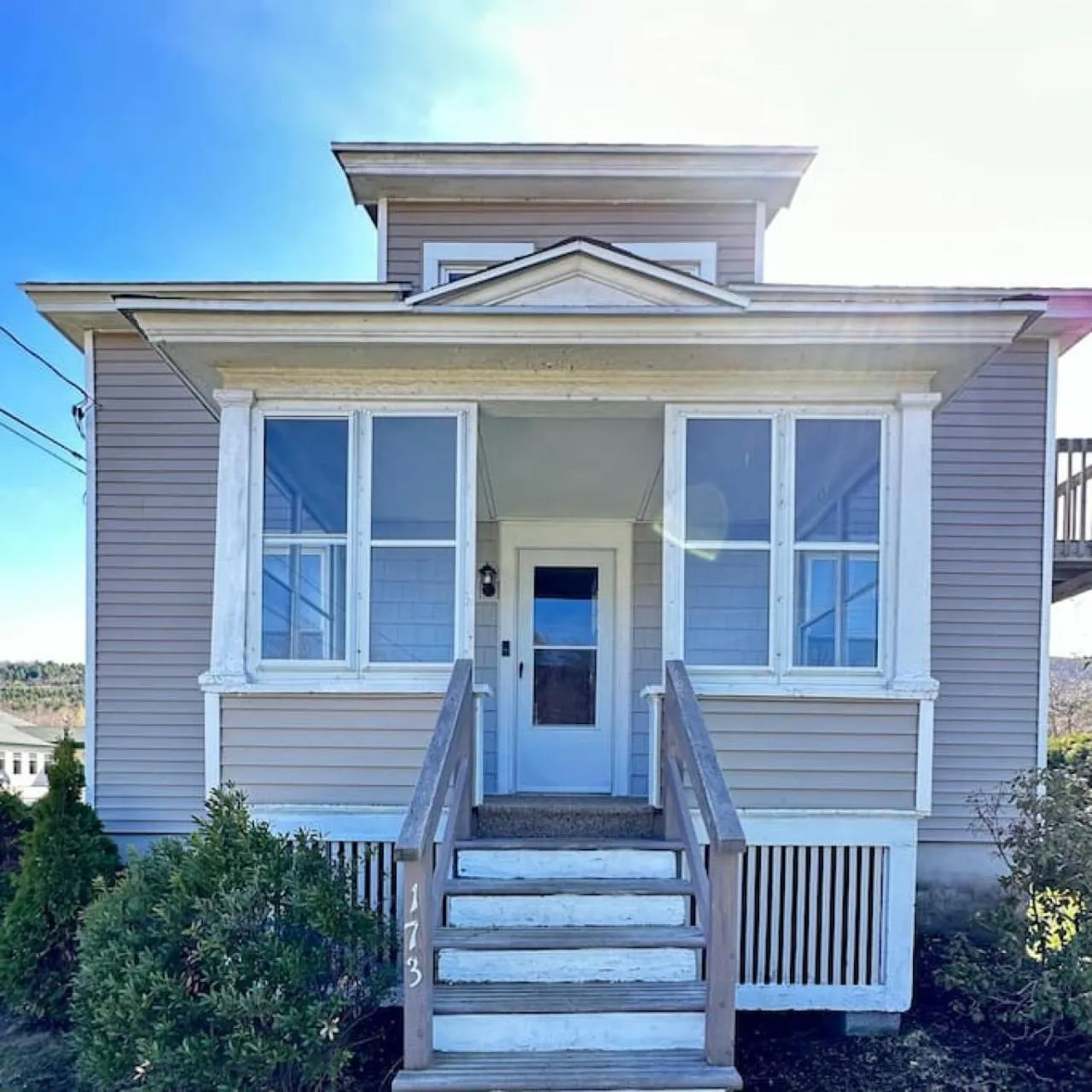 Facade/entrance in 3 beds in Gorham direct trail access