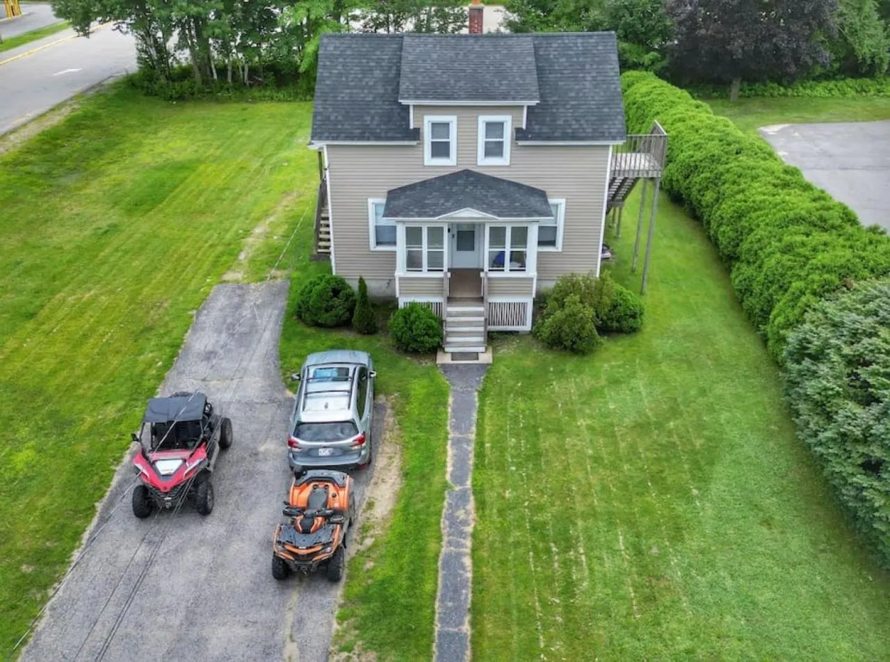 Bird's eye view in 3 beds in Gorham direct trail access
