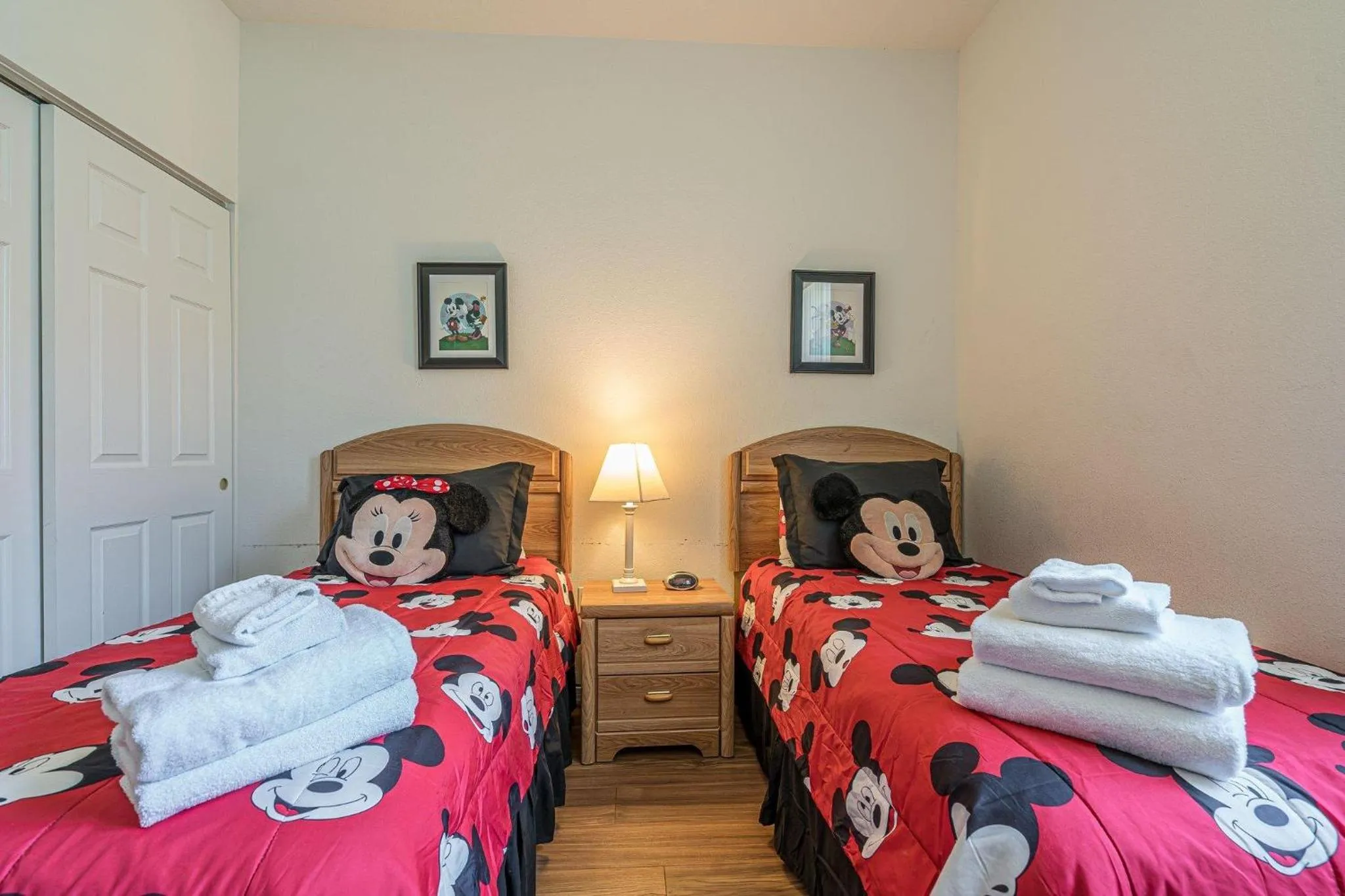 Bed in Mickey's Holiday Home