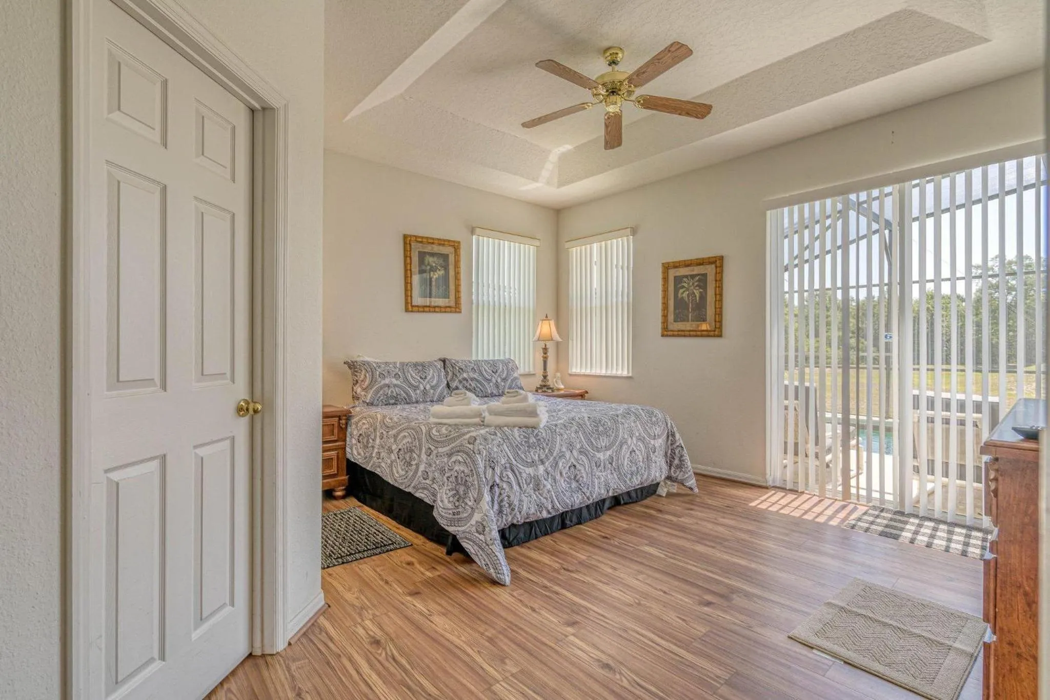 Bed in Mickey's Holiday Home