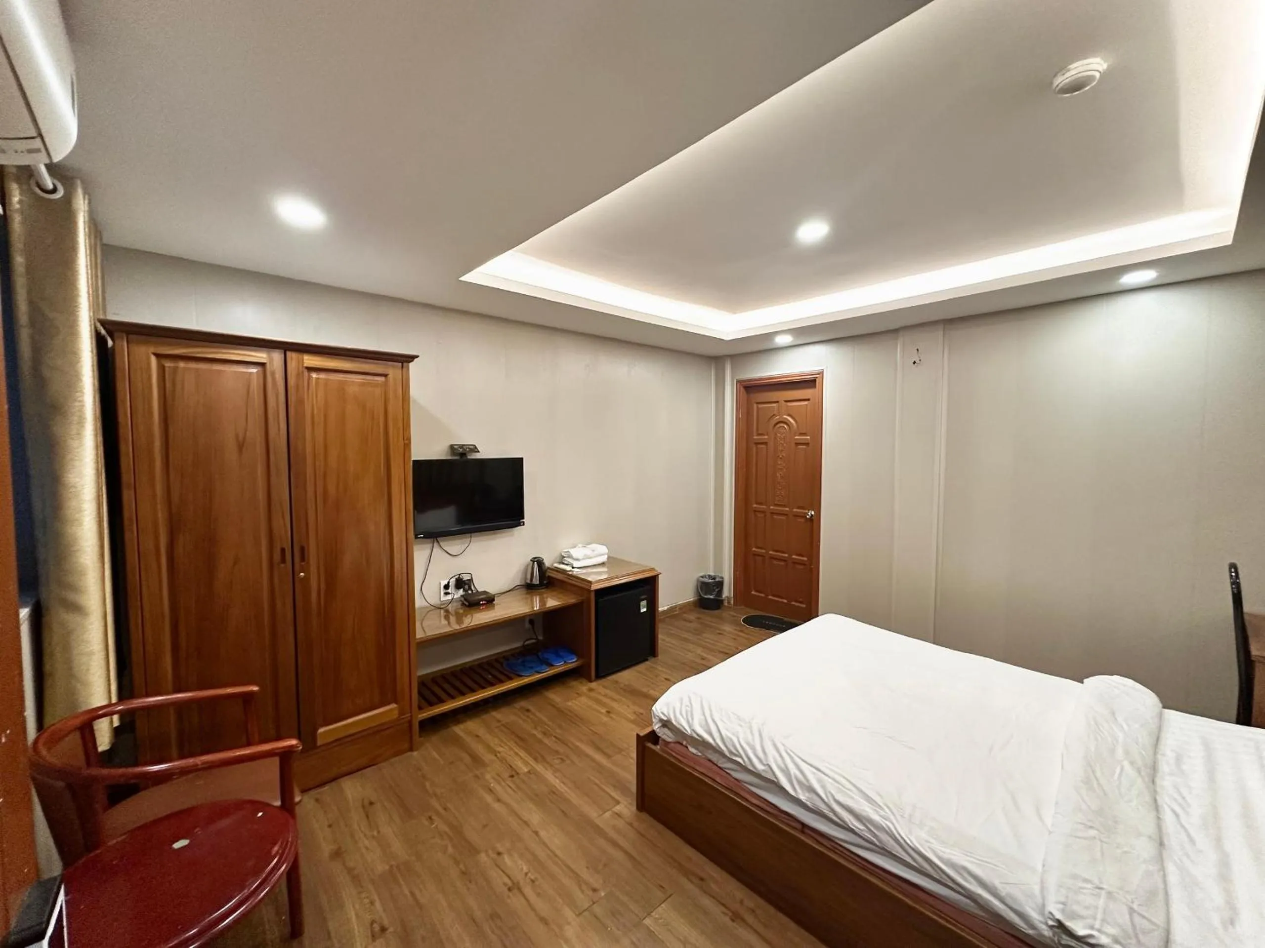Bed in Quynh Giang Hotel - 10 minutes to Tan Son Nhat Airport