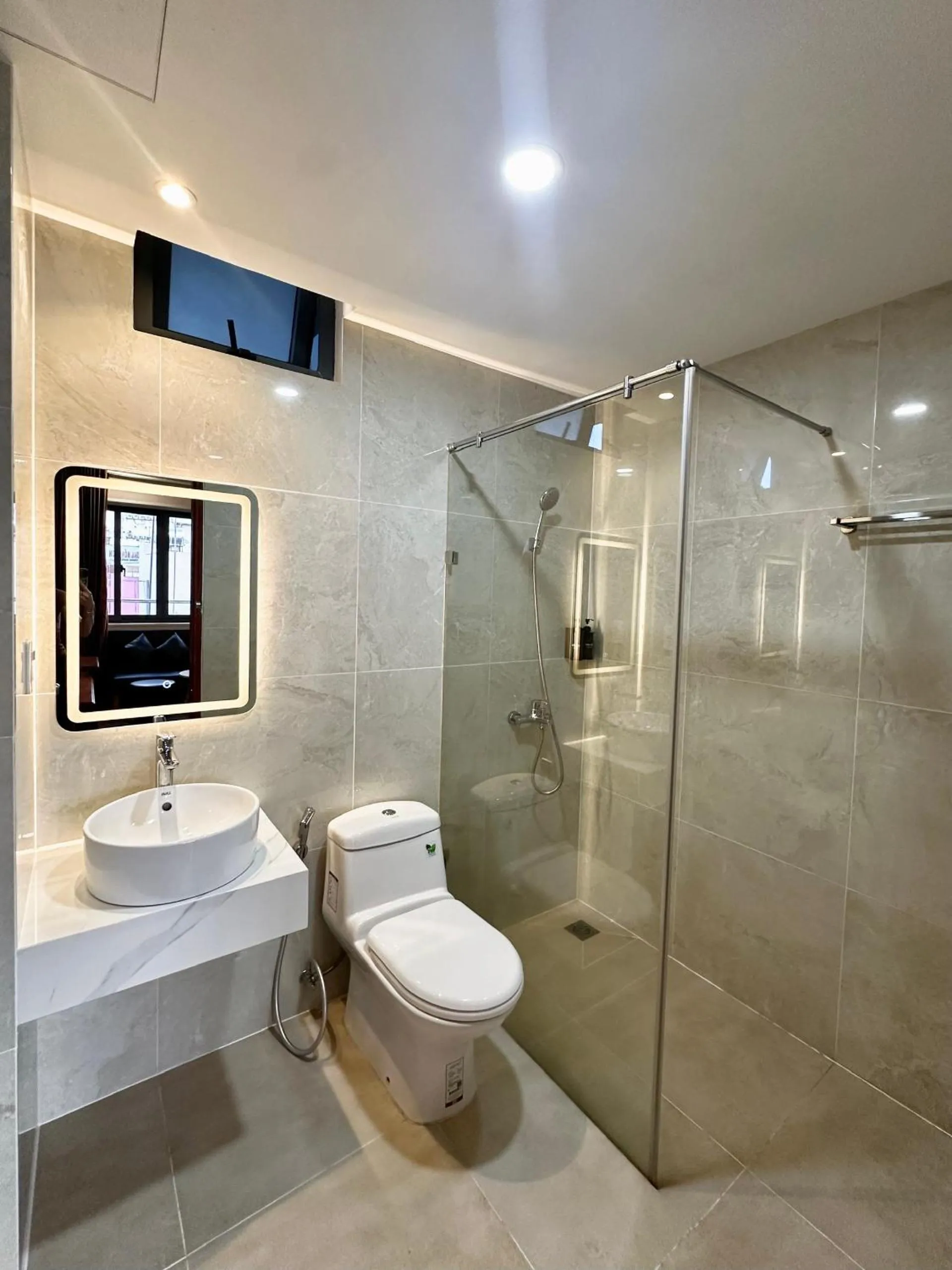 Quynh Giang Hotel - 10 minutes to Tan Son Nhat Airport