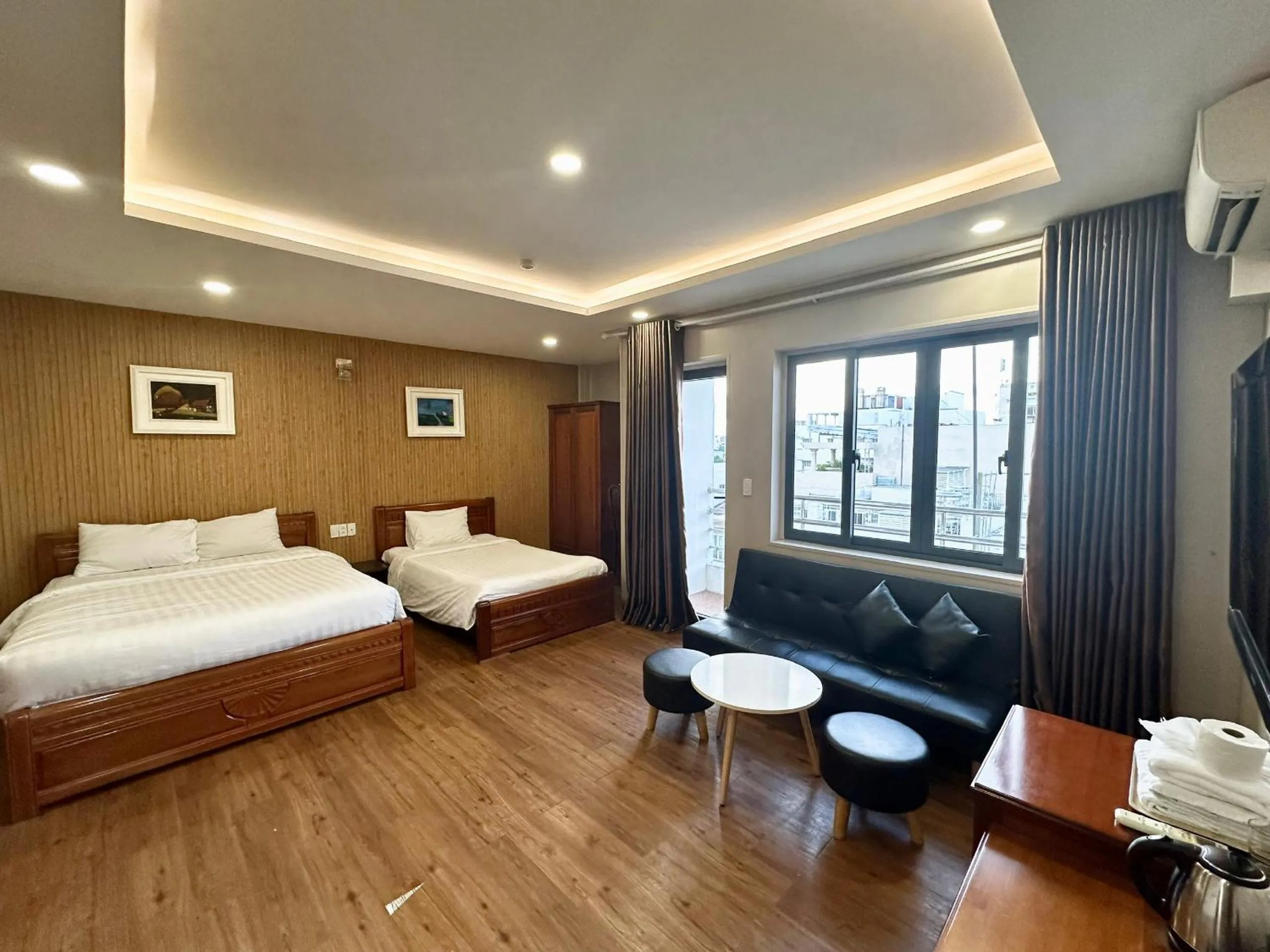 Bed in Quynh Giang Hotel - 10 minutes to Tan Son Nhat Airport