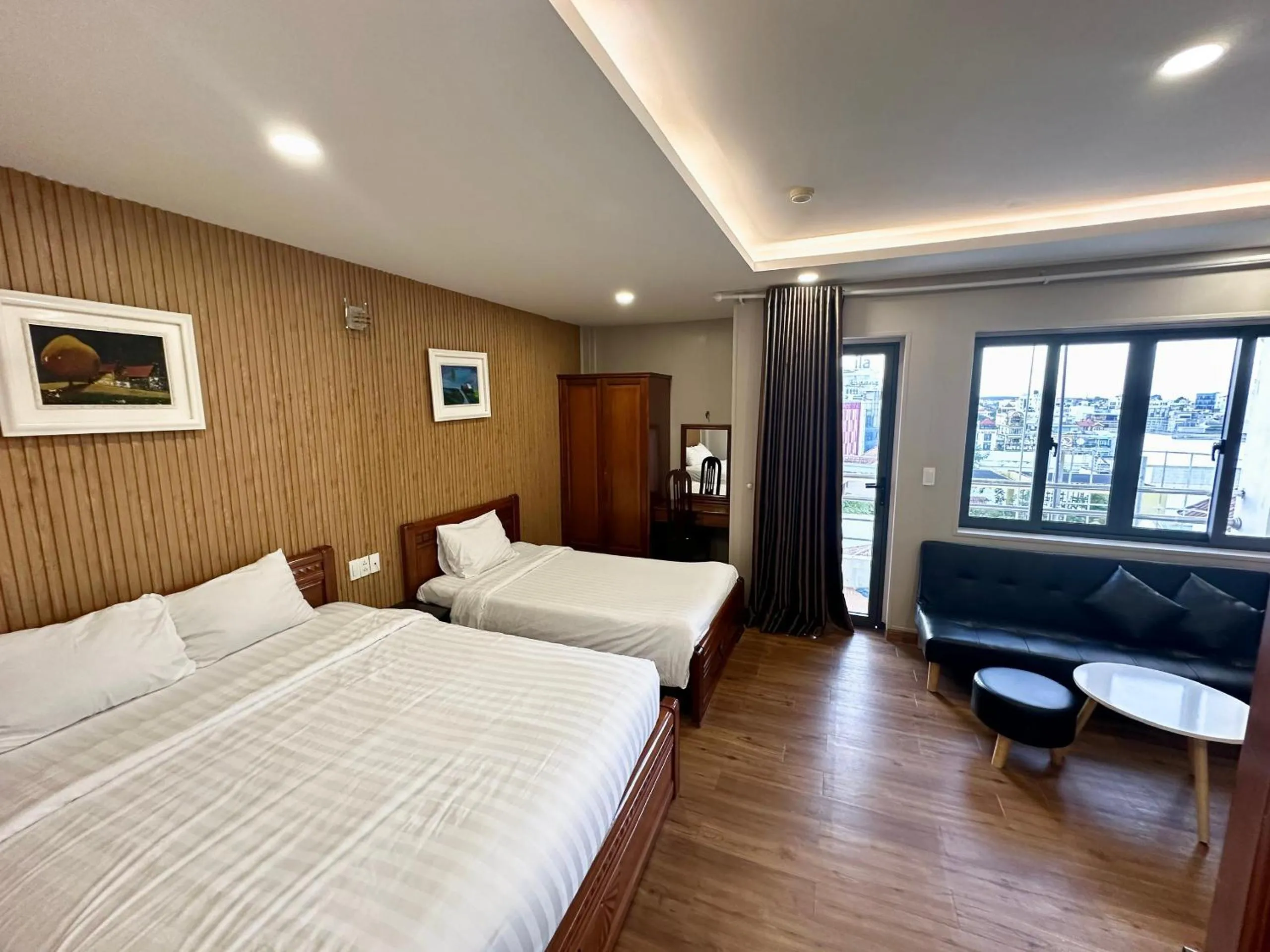 Bed in Quynh Giang Hotel - 10 minutes to Tan Son Nhat Airport