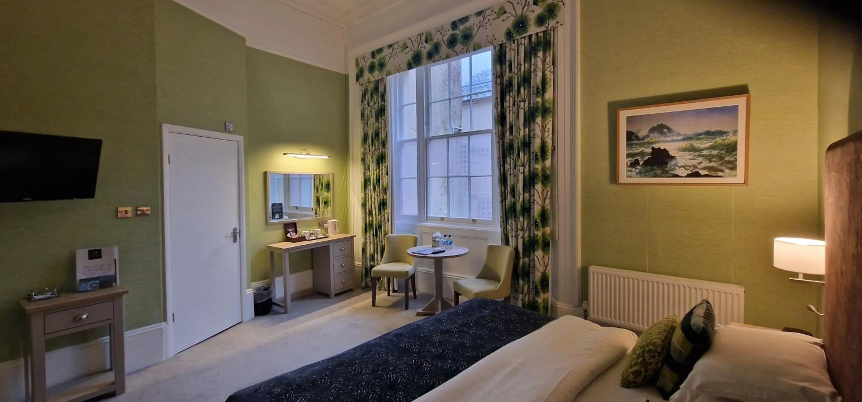 Bed in The Osborne Hotel